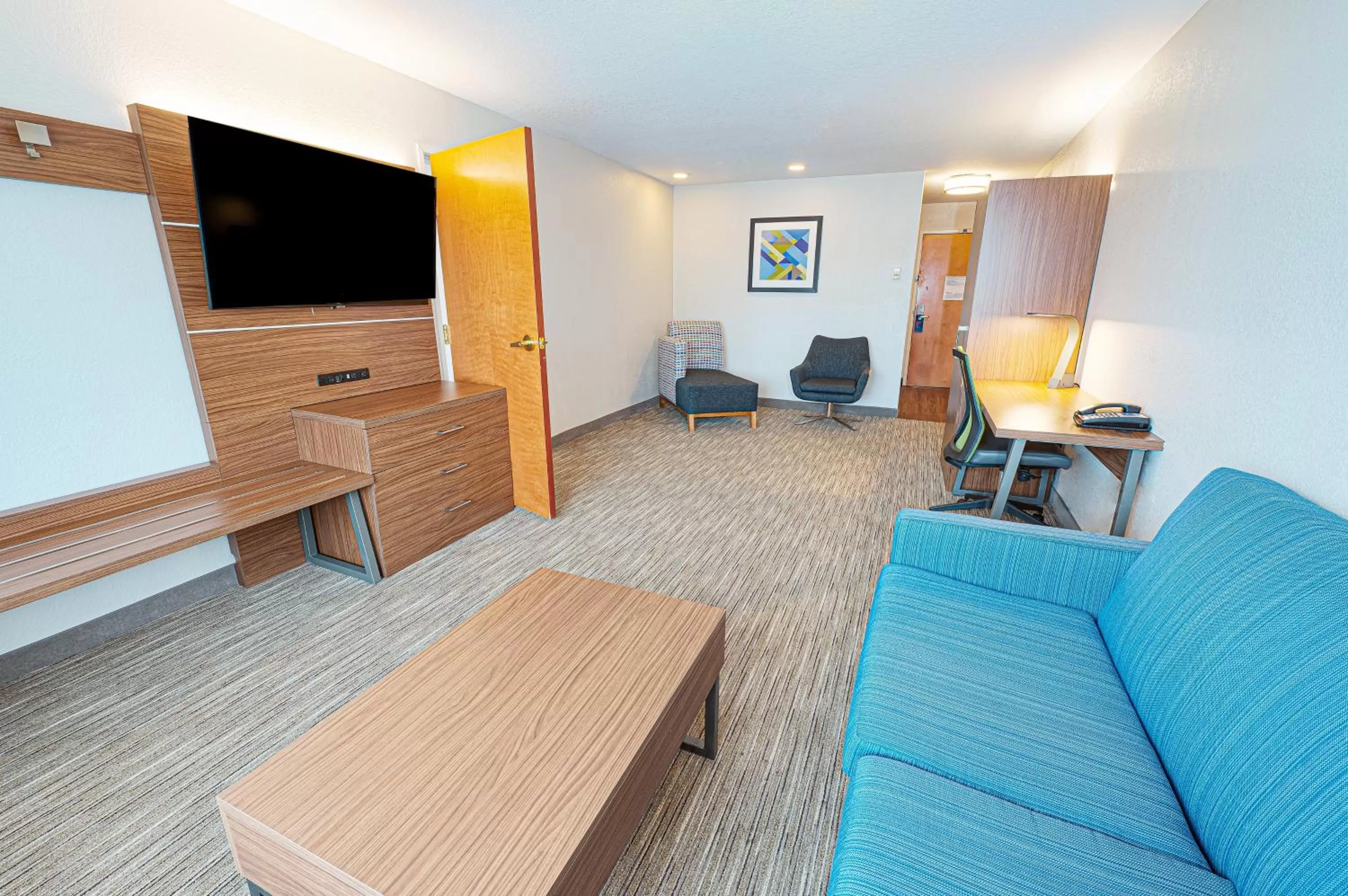 Photo of the whole room in Holiday Inn Express Hotel & Suites East Lansing by IHG
