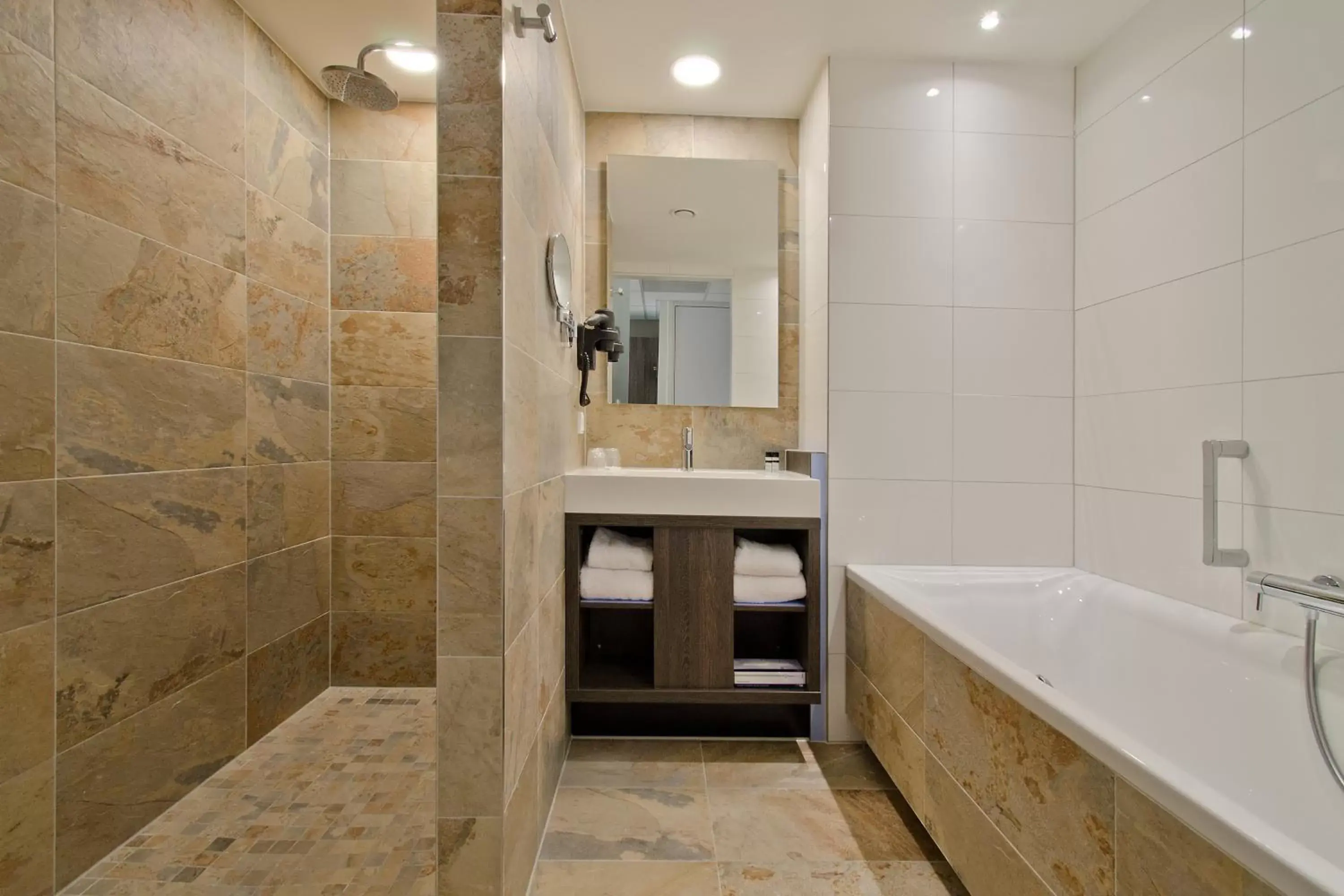 Suite - single occupancy in Hotel Roermond Suite - single occupancy in Hotel Roermond