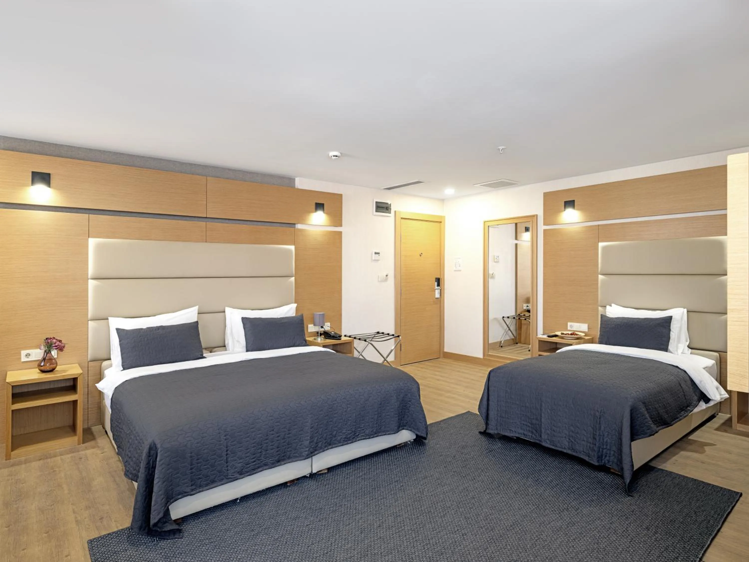 Photo of the whole room, Bed in Merlin Hotel İstanbul