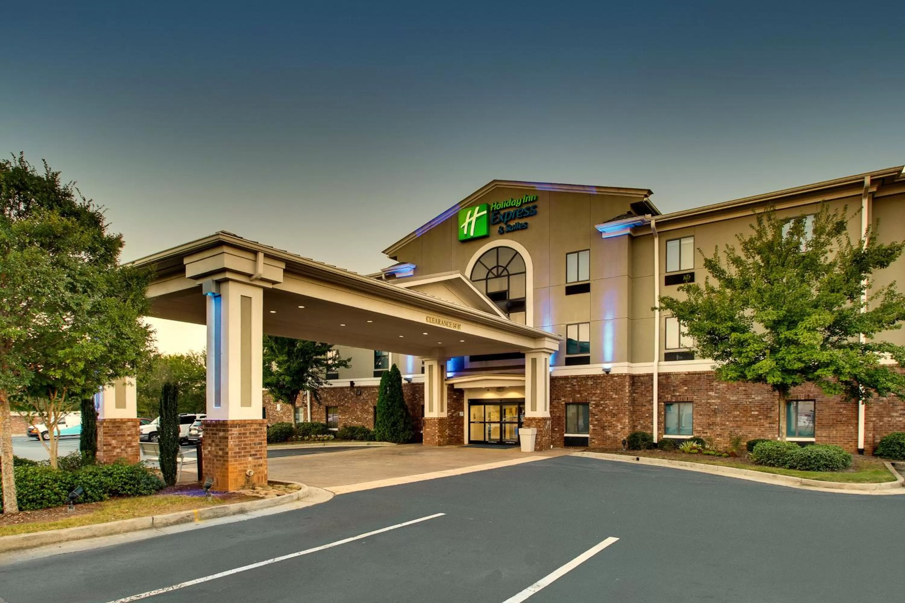 Property building in Holiday Inn Express Hotel & Suites Austell Powder Springs by IHG