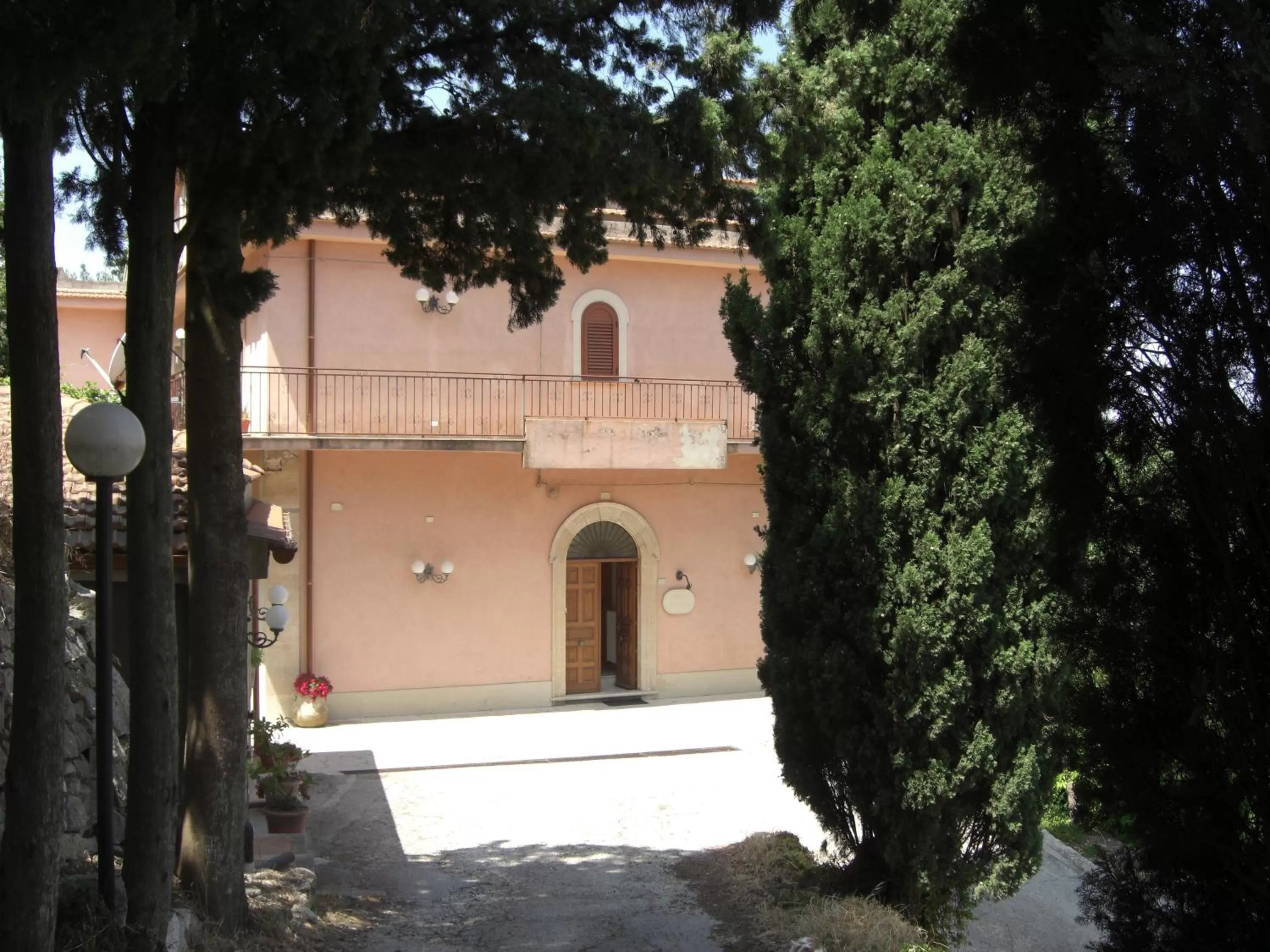 Facade/entrance in Albergo Villa Nobile