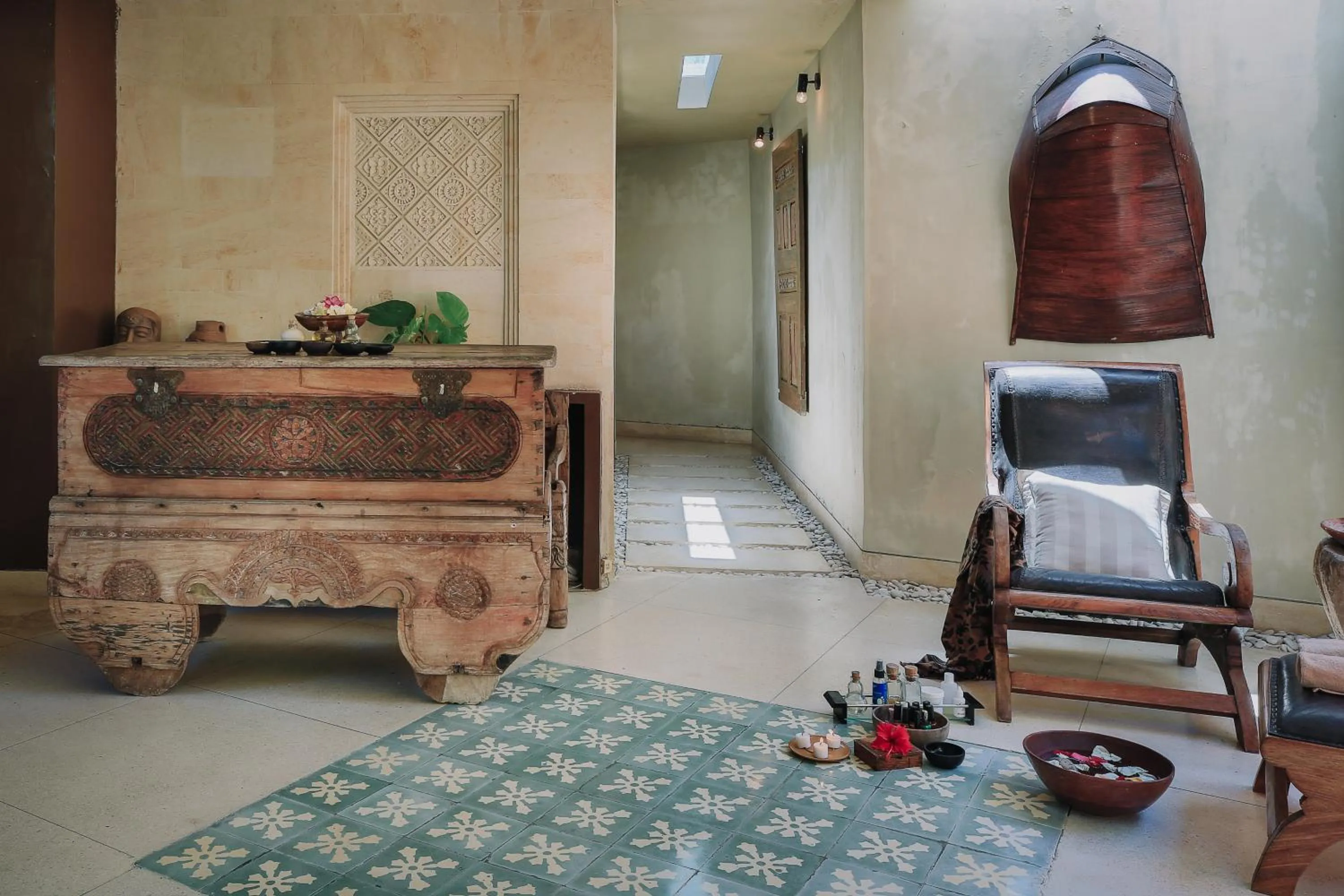 Living room in Visakha Sanur by Puri Signatures