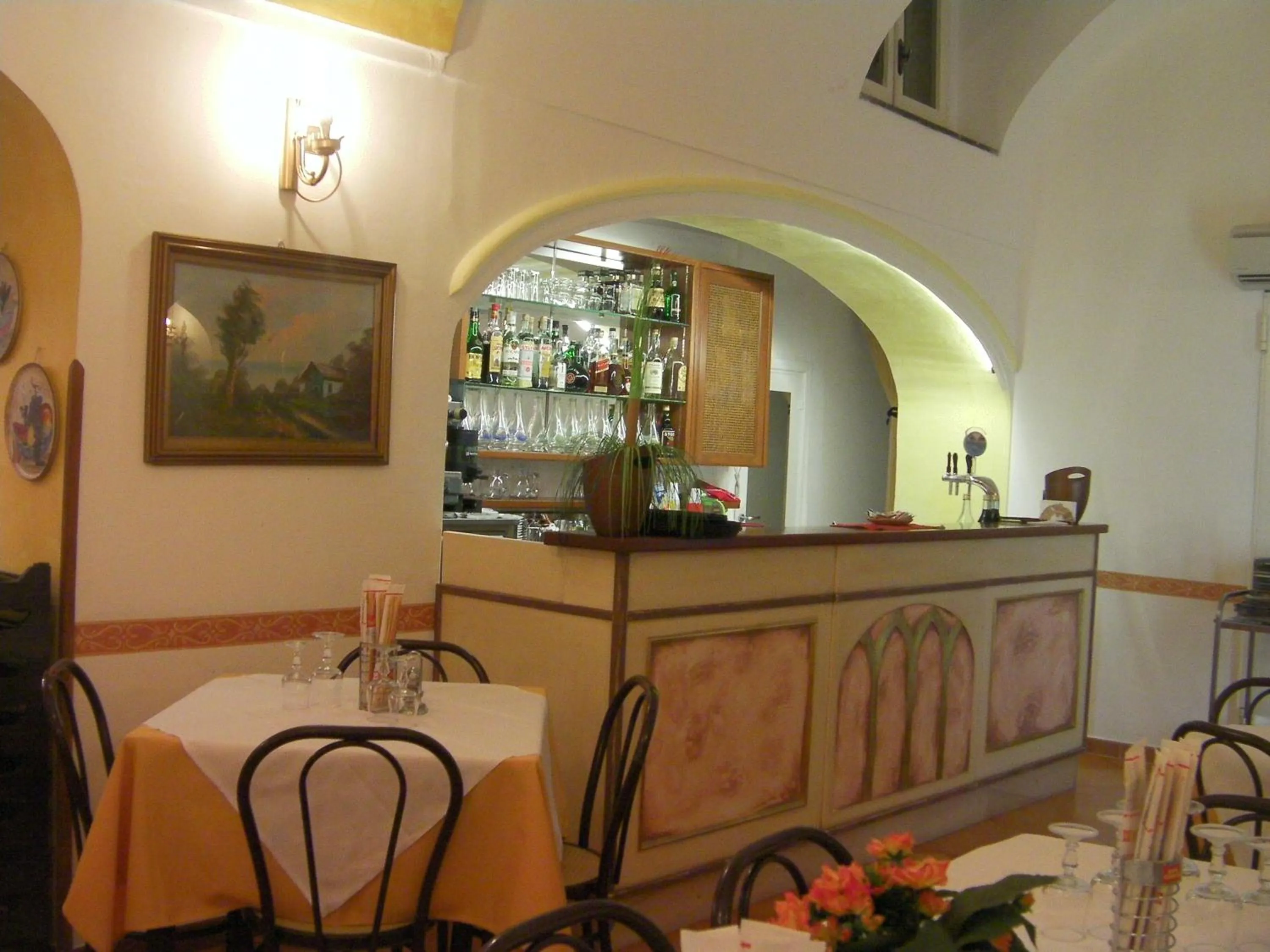 Restaurant/places to eat in Albergo S. Andrea
