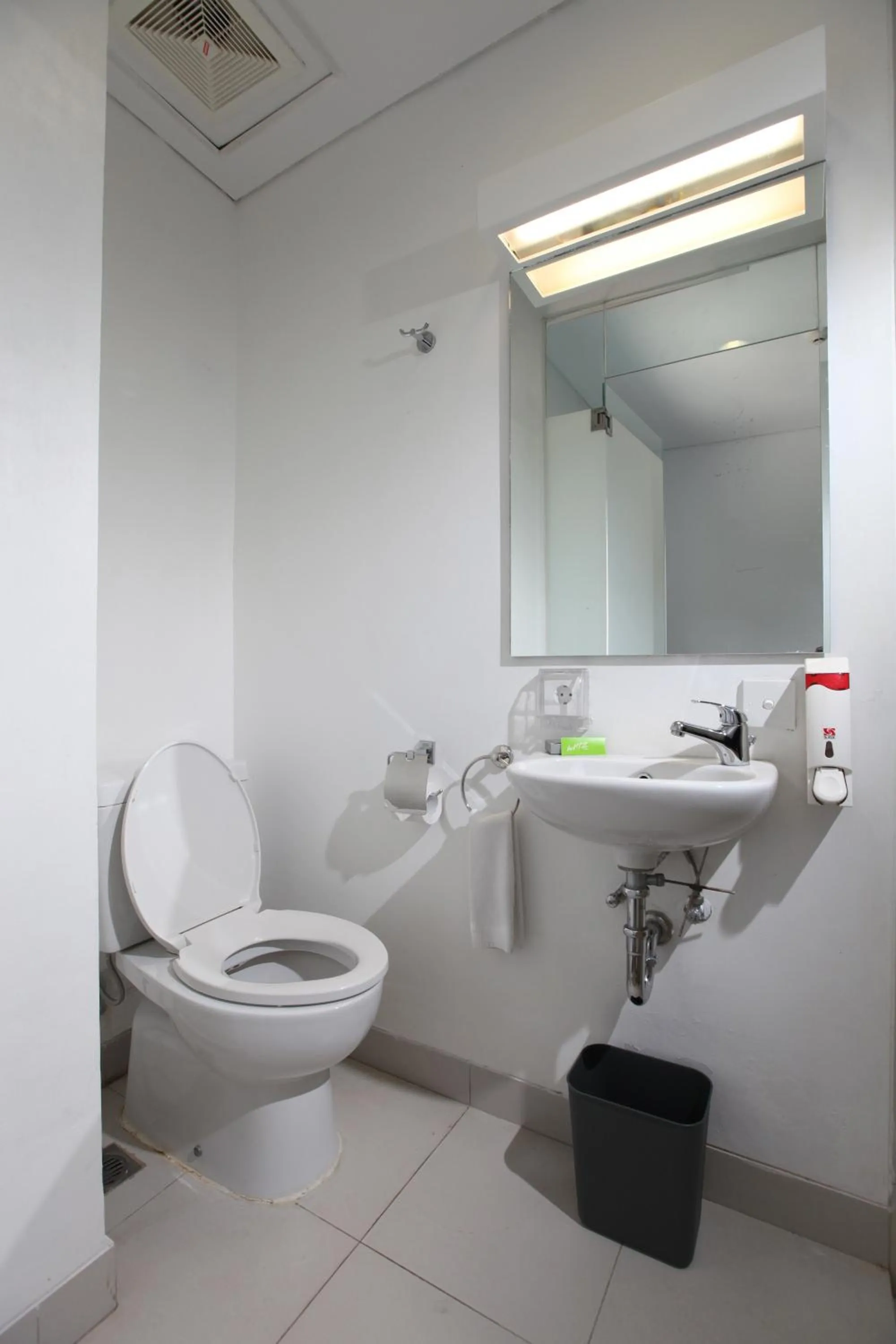Toilet in Whiz Hotel Cikini Jakarta