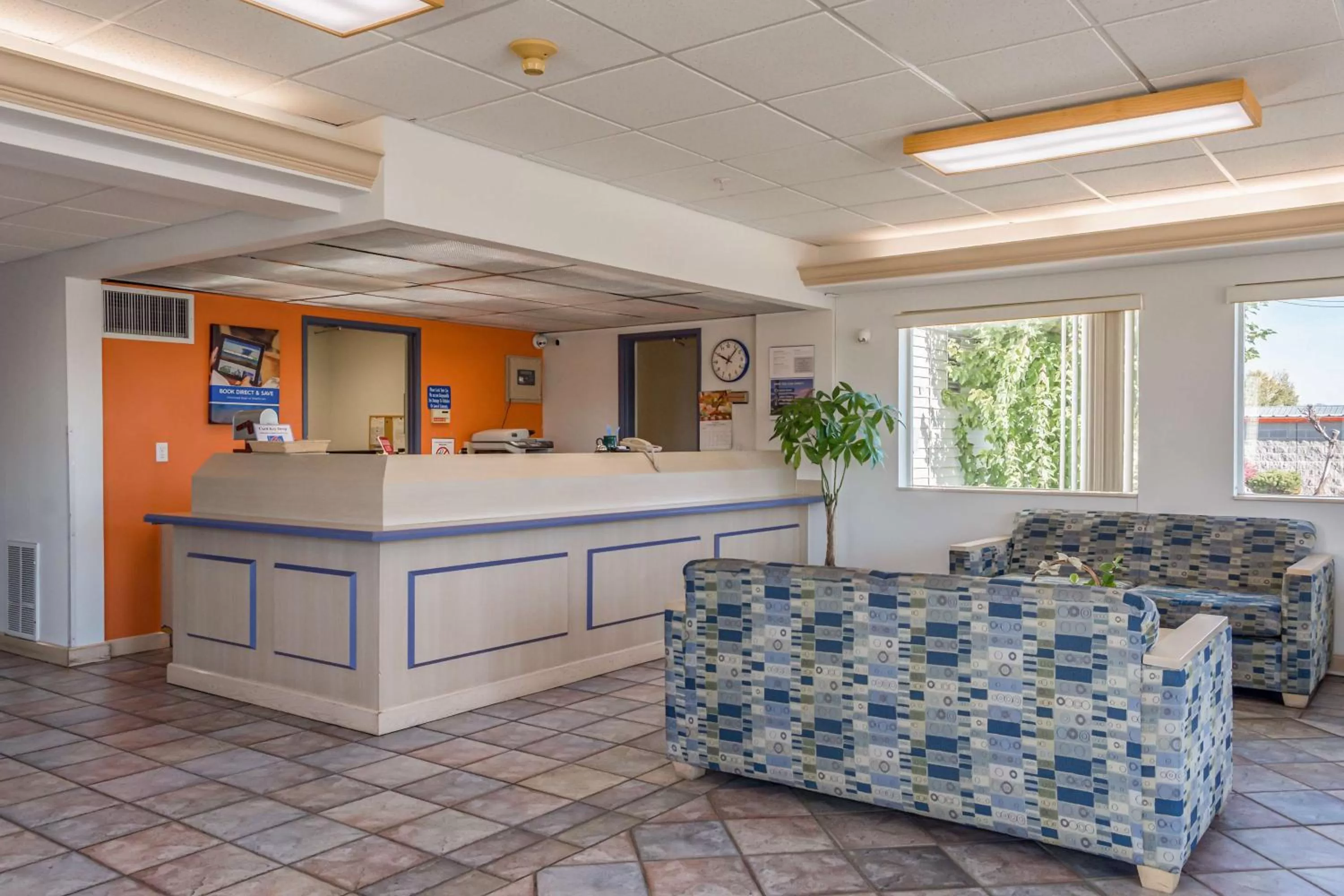 Lobby or reception in Motel 6-Redmond, OR