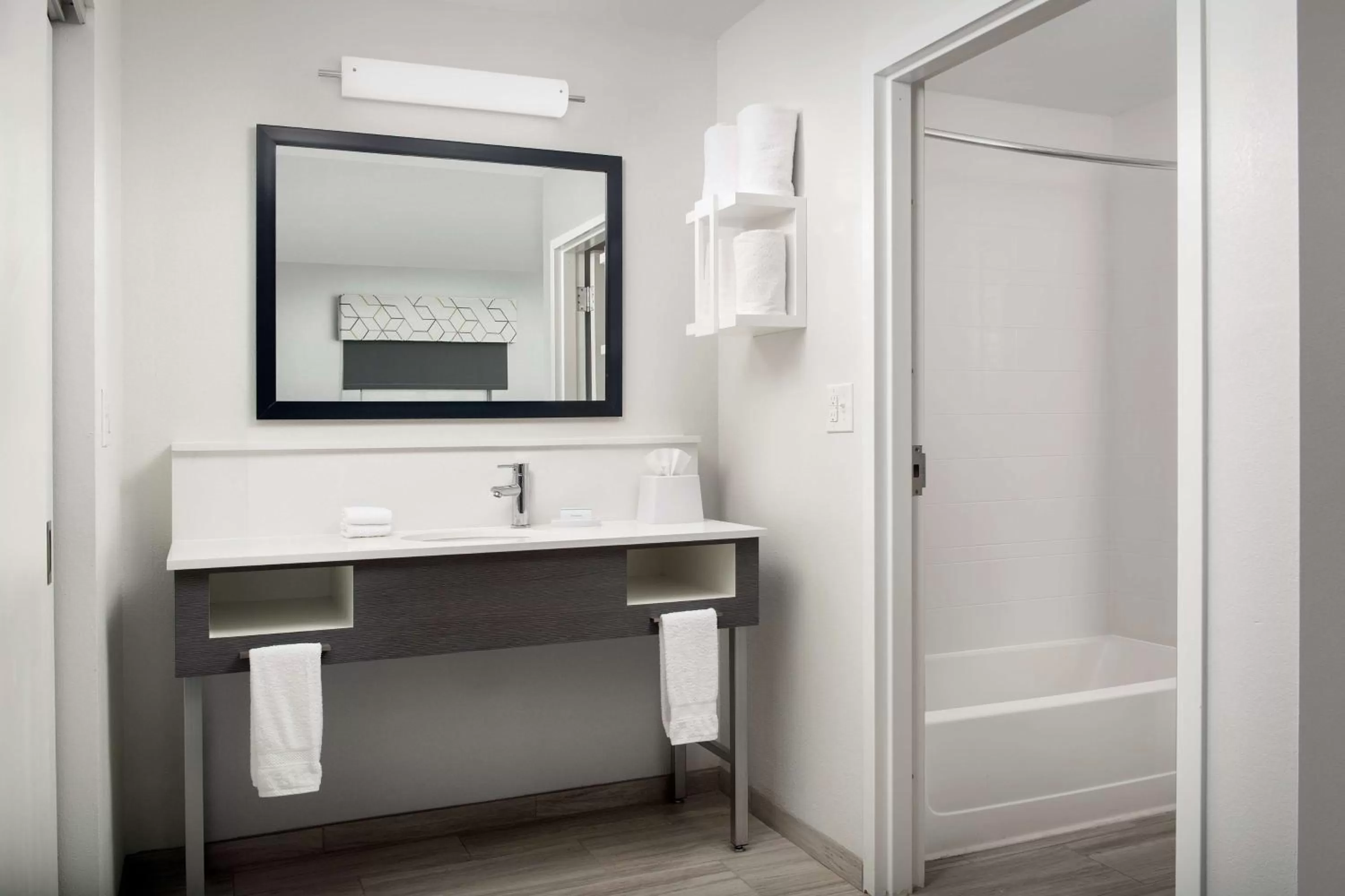 Bathroom in Hampton Inn Duncan