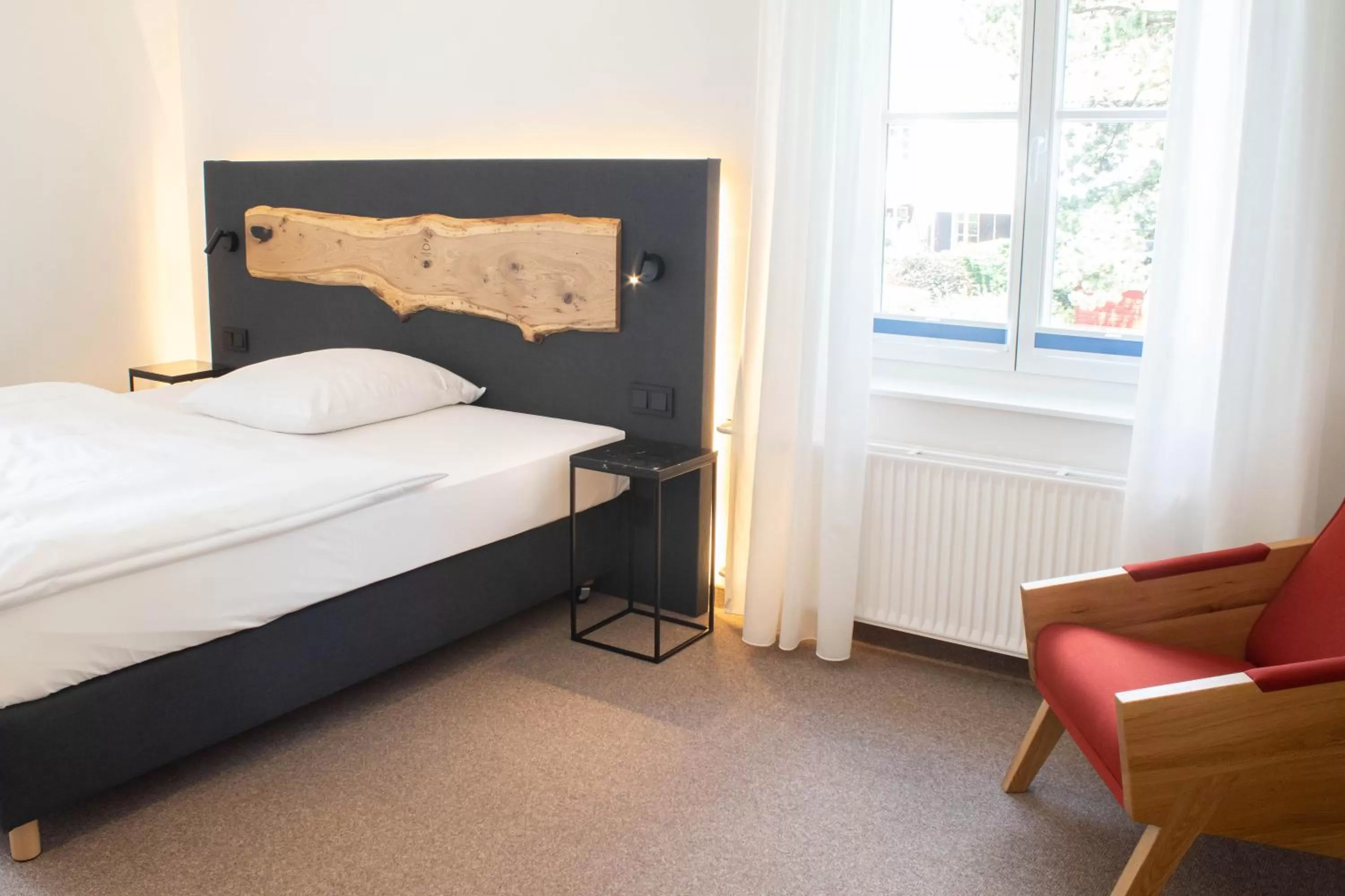 Photo of the whole room, Bed in Parkhotel Wolfsburg