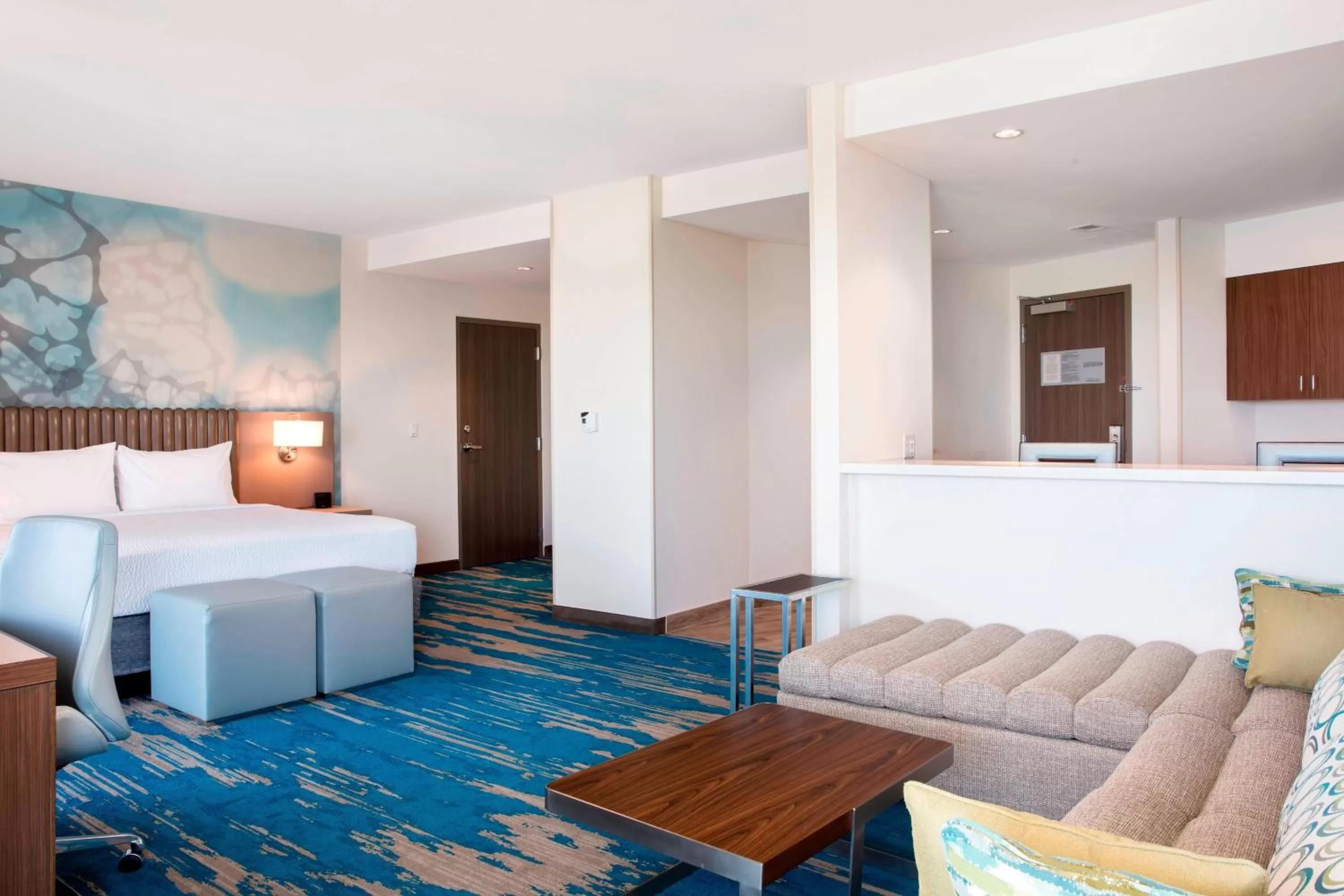 Bedroom, Bed in Courtyard by Marriott Faro Blanco Resort