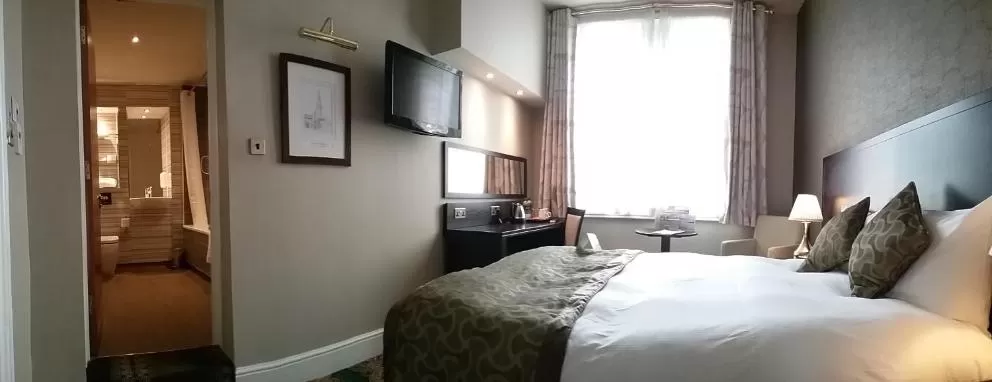 Day, Kitchen/Kitchenette in The Kings Head Inn Wetherspoon