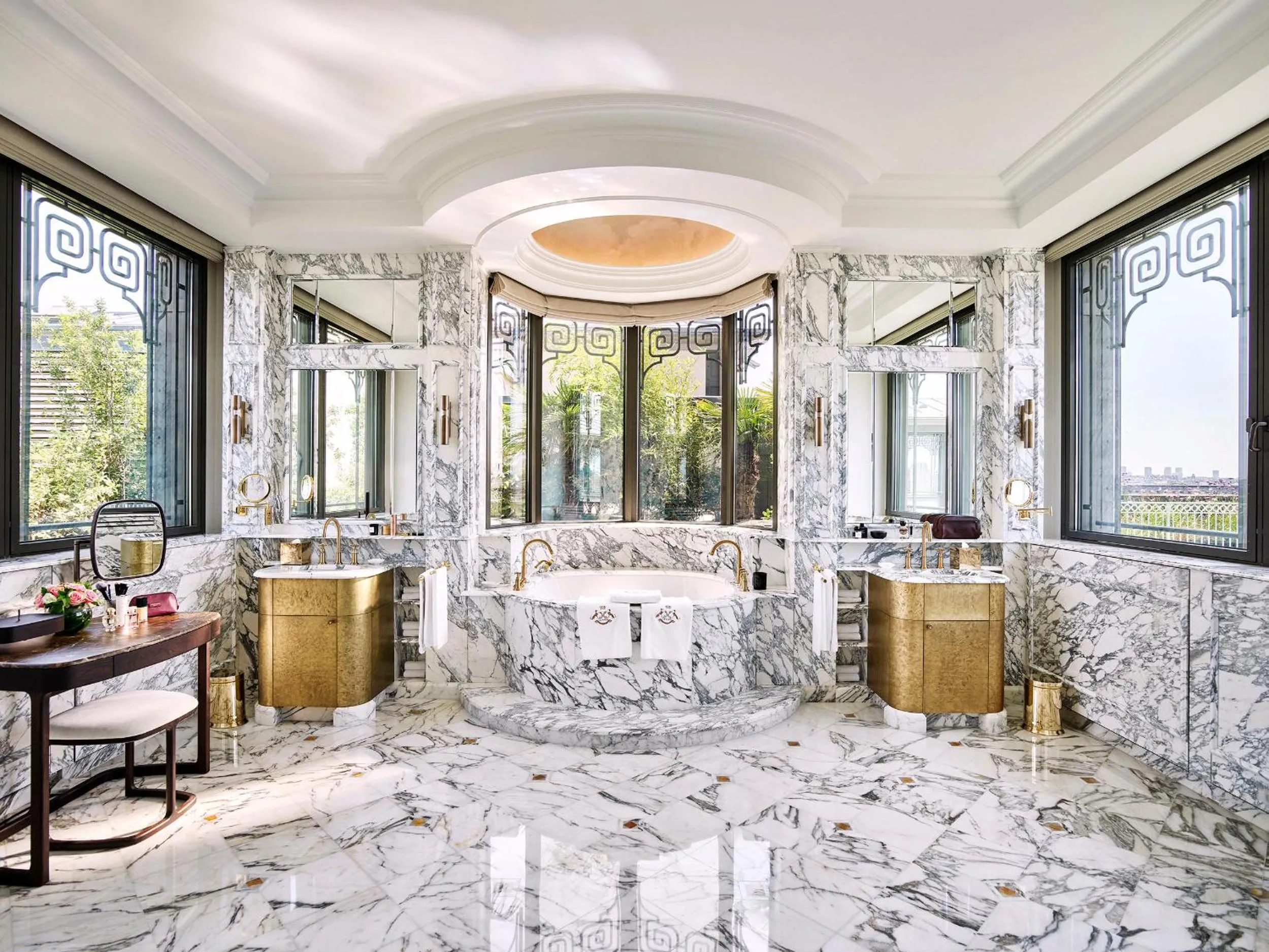 Bathroom in Le Meurice – Dorchester Collection