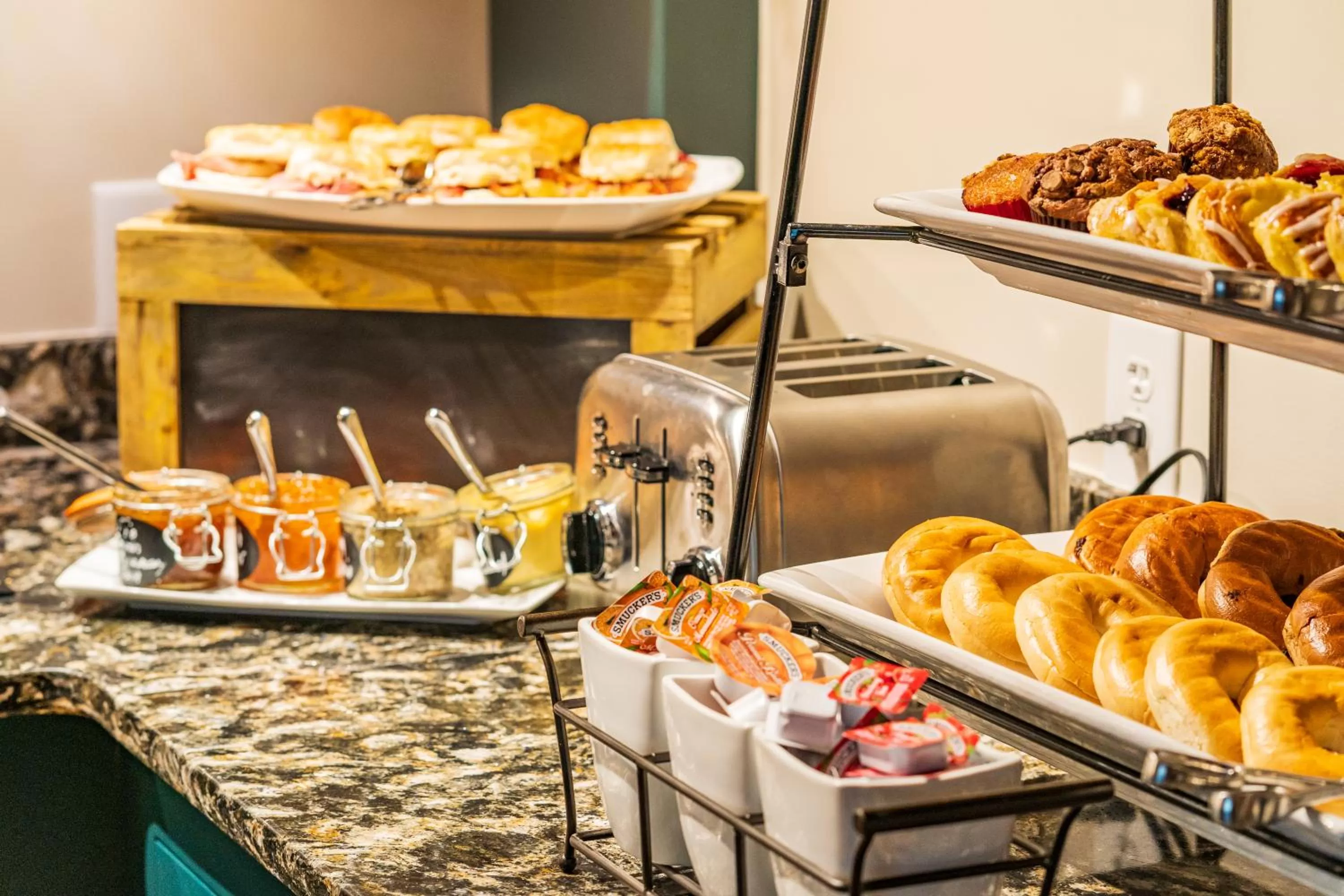 Food in Andrew Pinckney Inn