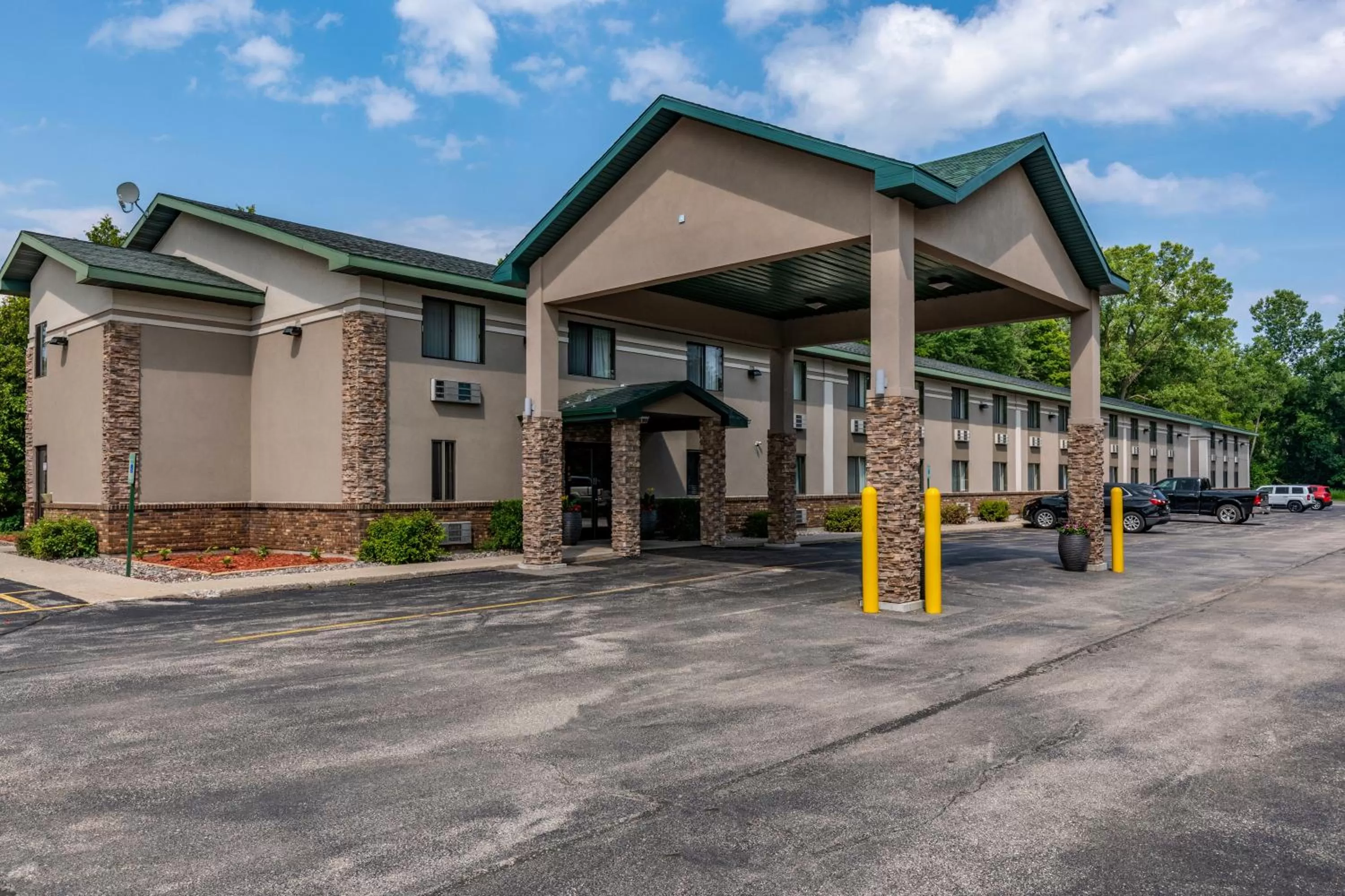 Property building in Quality Inn & Suites Marinette