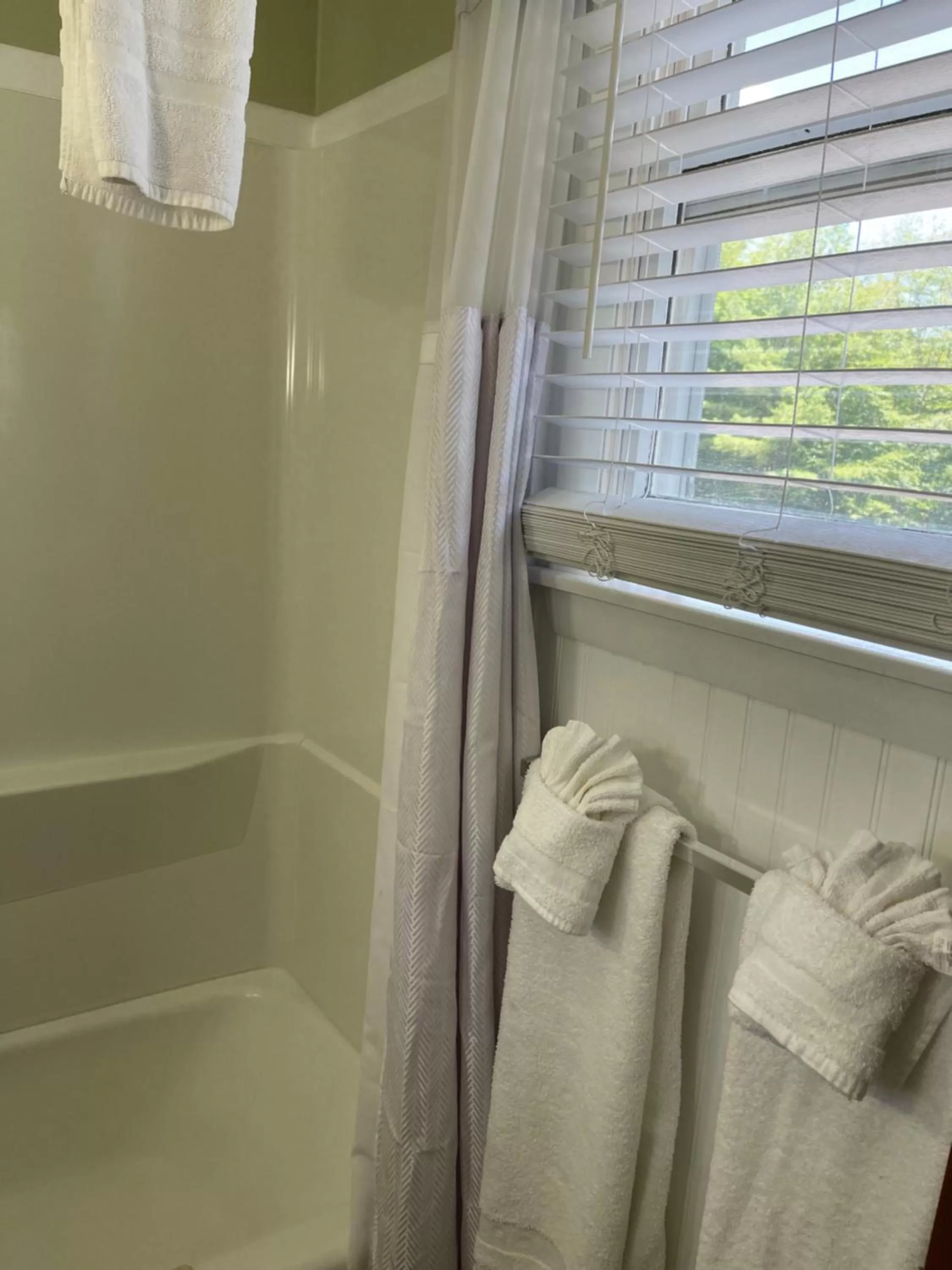 Bathroom in Colonial Motel