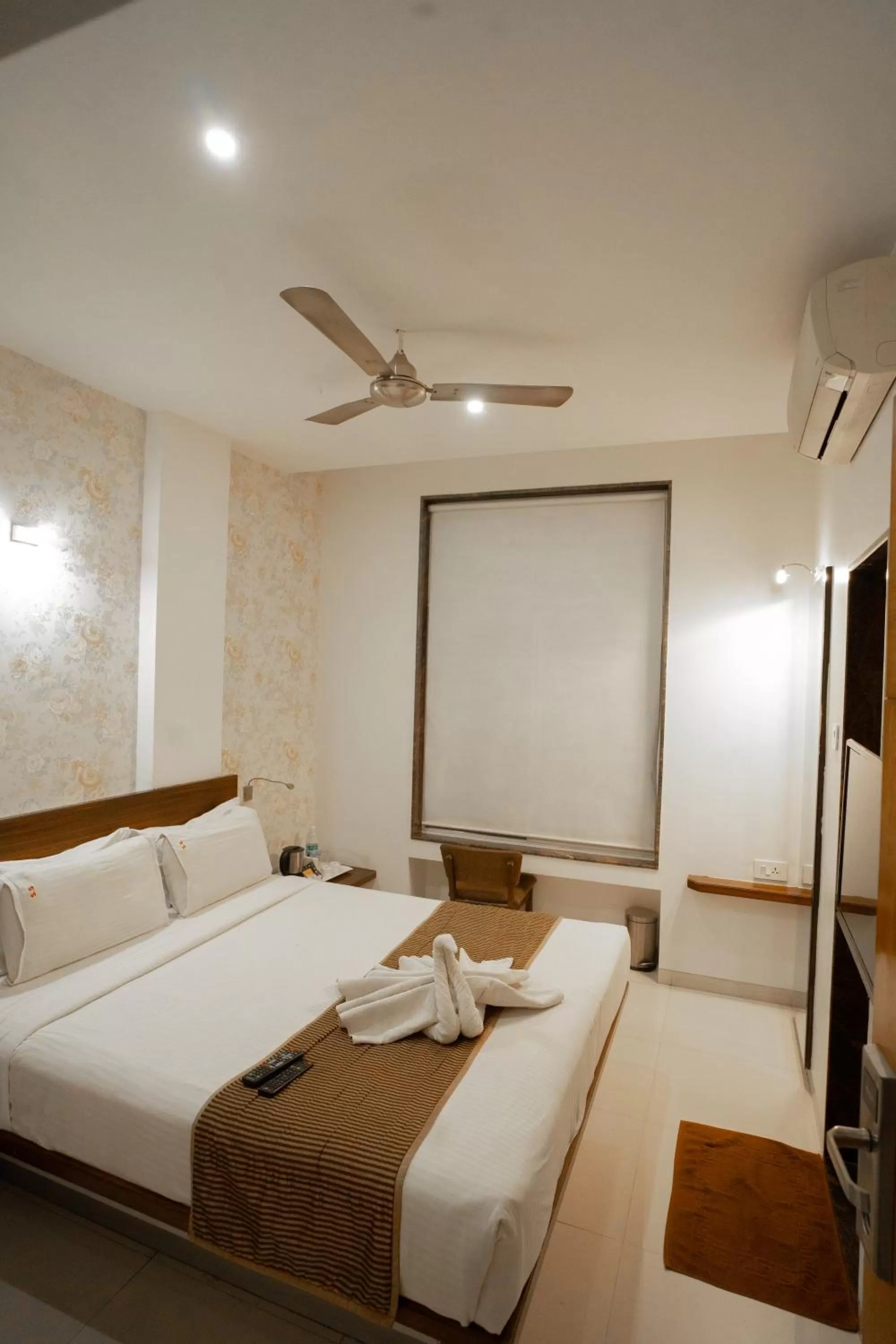 Bed in Hotel SRI SRI EXECUTIVE KOLHAPUR NEAR MAHALAXMI TEMPLE