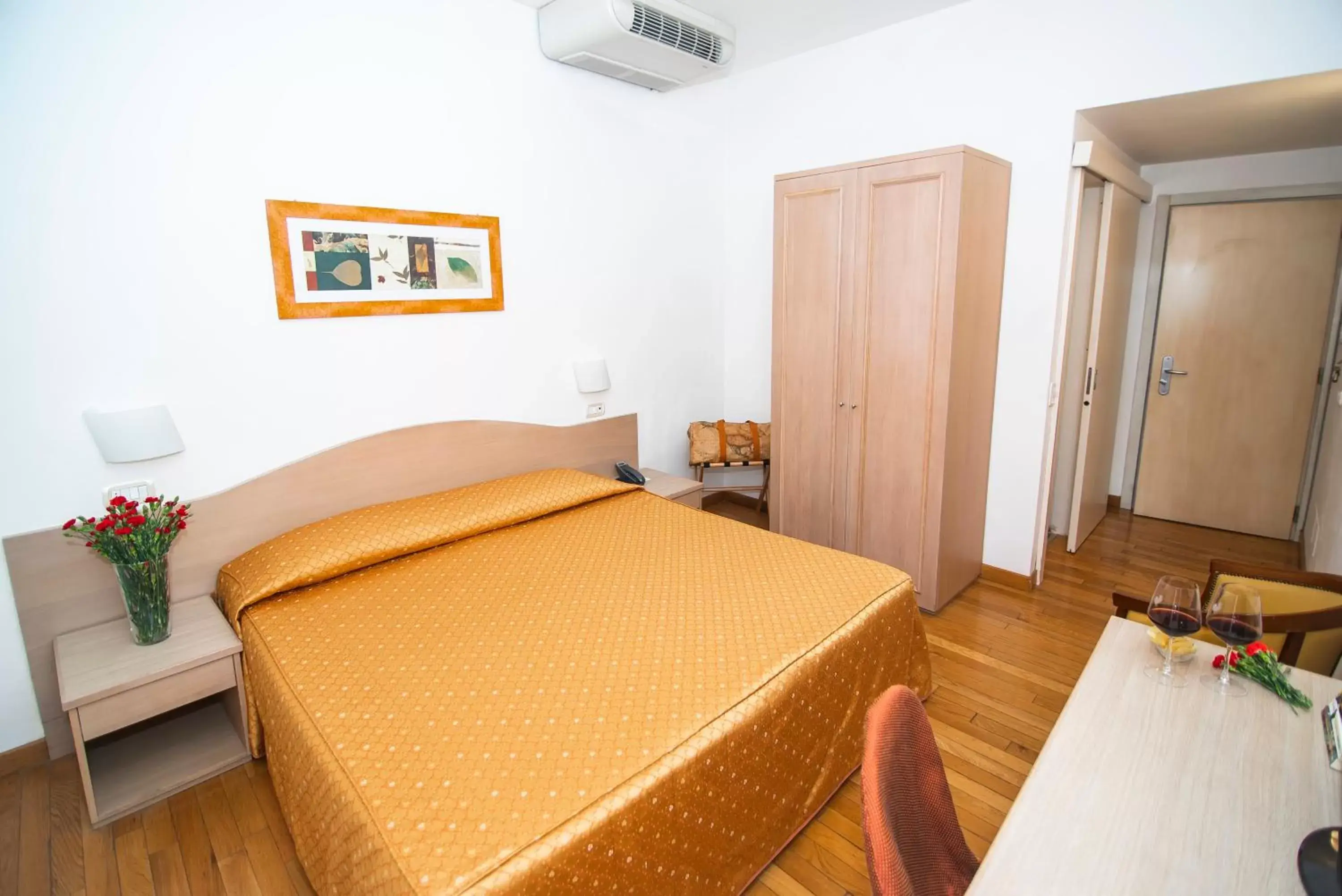 Double or Twin Room - Disability Access in Hotel La Colonna Double or Twin Room - Disability Access in Hotel La Colonna
