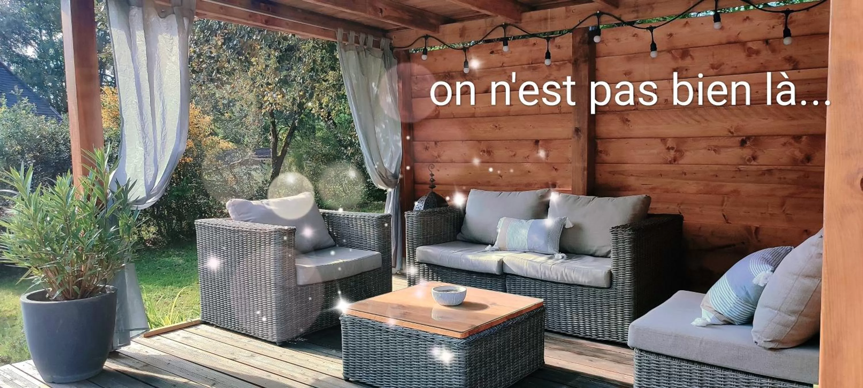 Swimming pool in Aux Couleurs d'Esteil