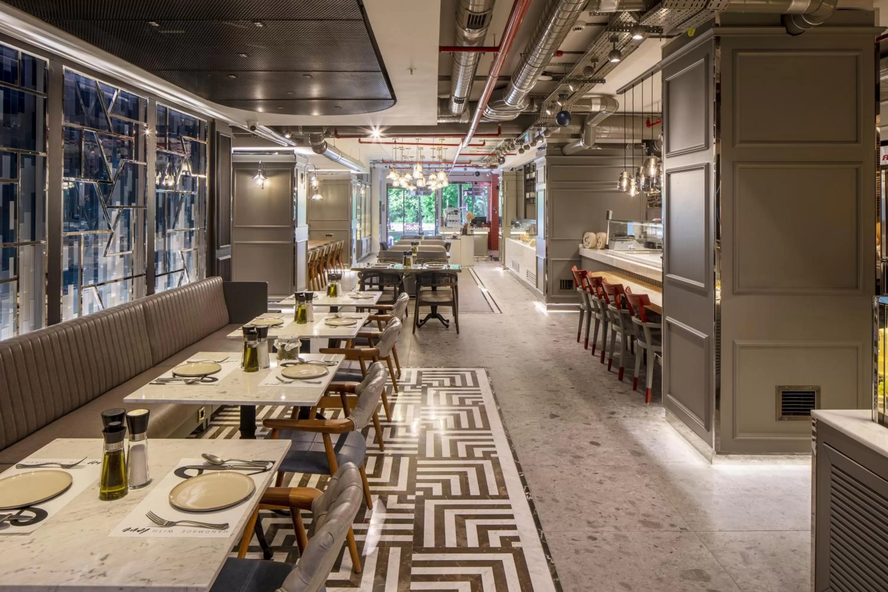 Restaurant/places to eat in Stayso The House Hotel