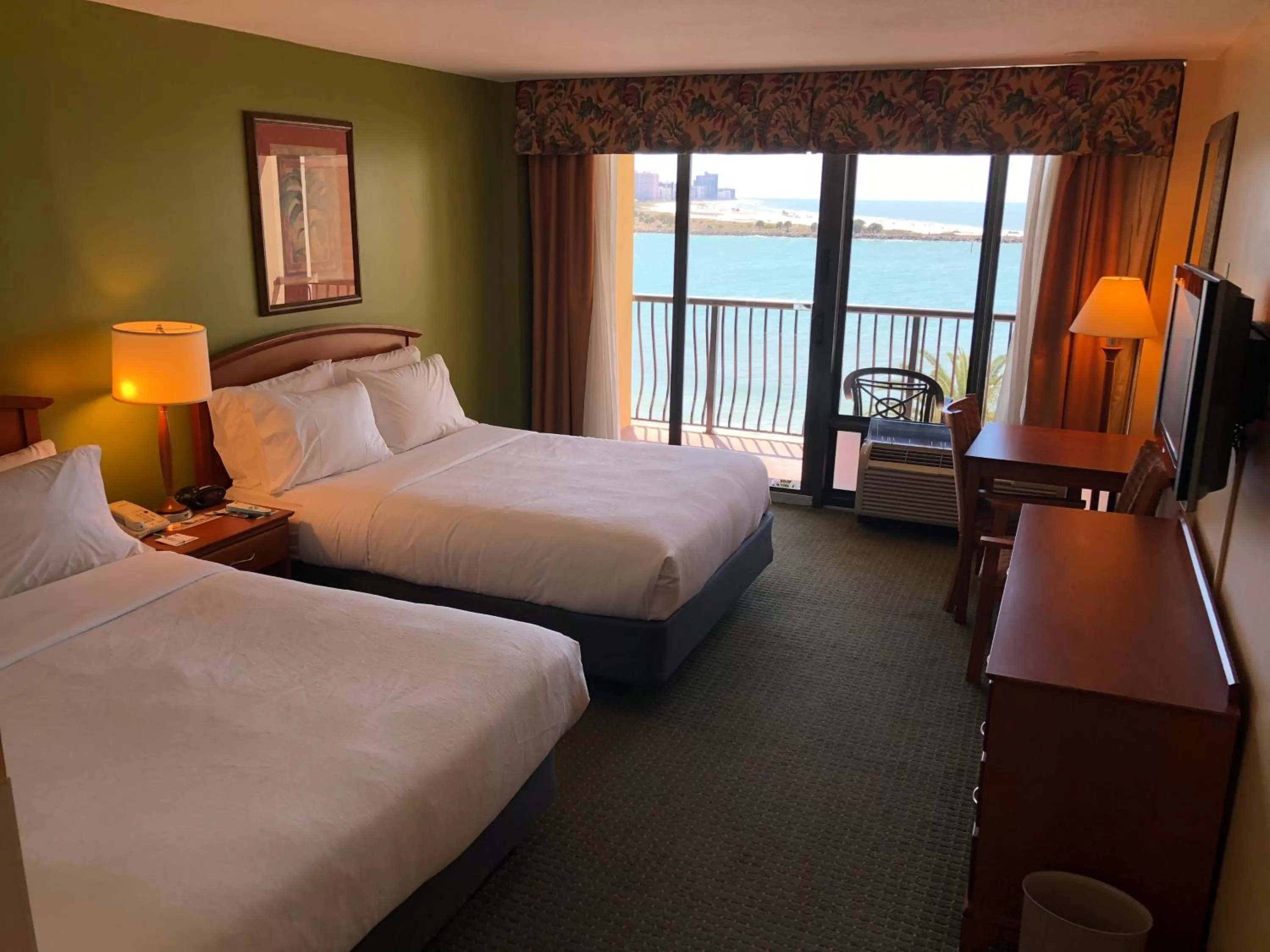 Photo of the whole room, Bed in Holiday Inn & Suites Clearwater Beach by IHG