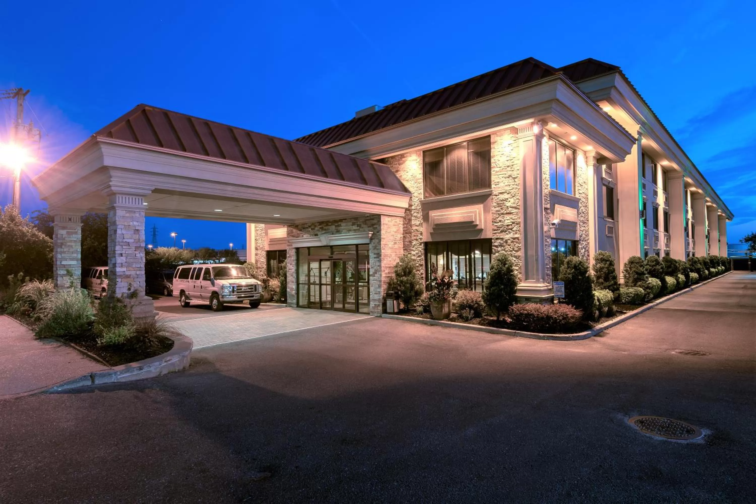 Property building in Five Towns Inn - JFK Airport