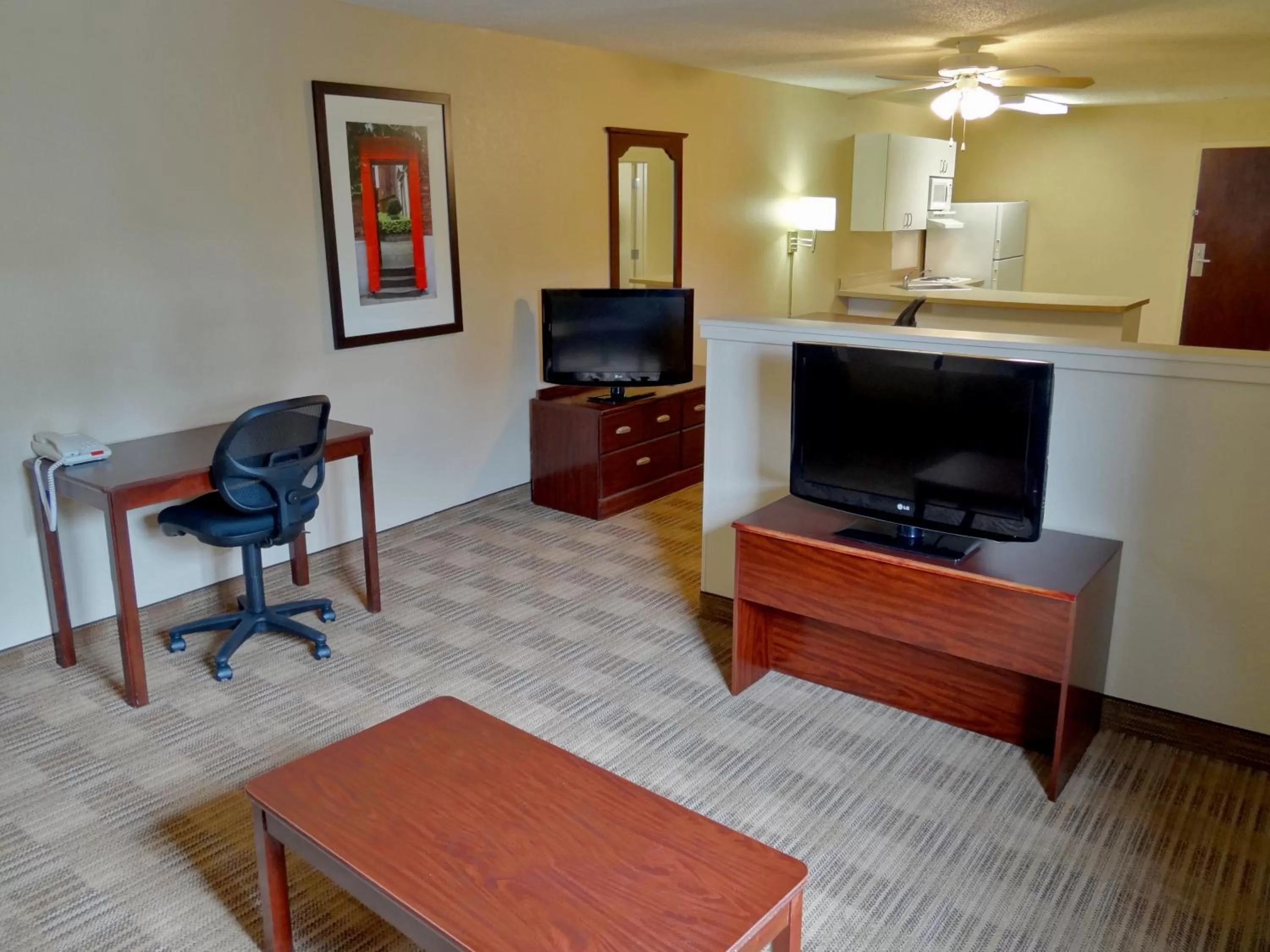 TV and multimedia in Extended Stay America Select Suites - Des Moines - Urbandale
