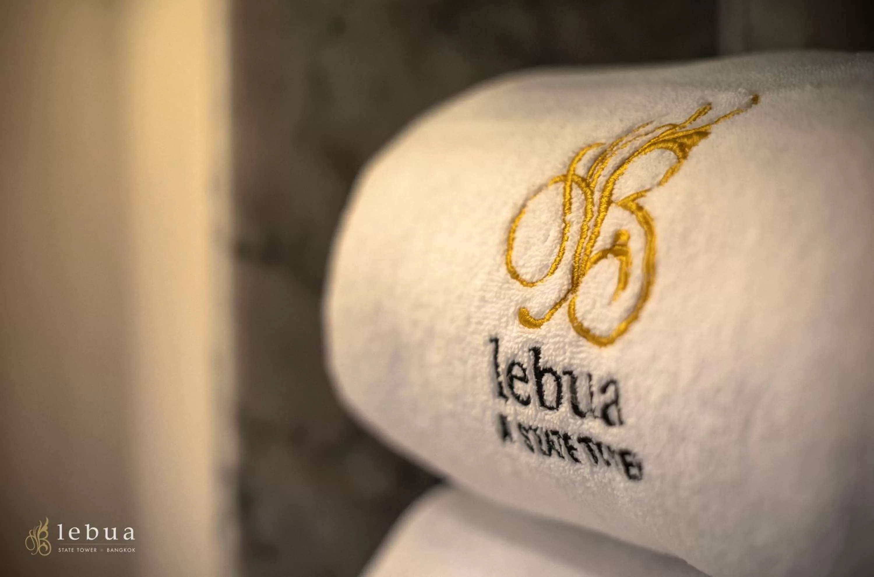 Shower in lebua at State Tower