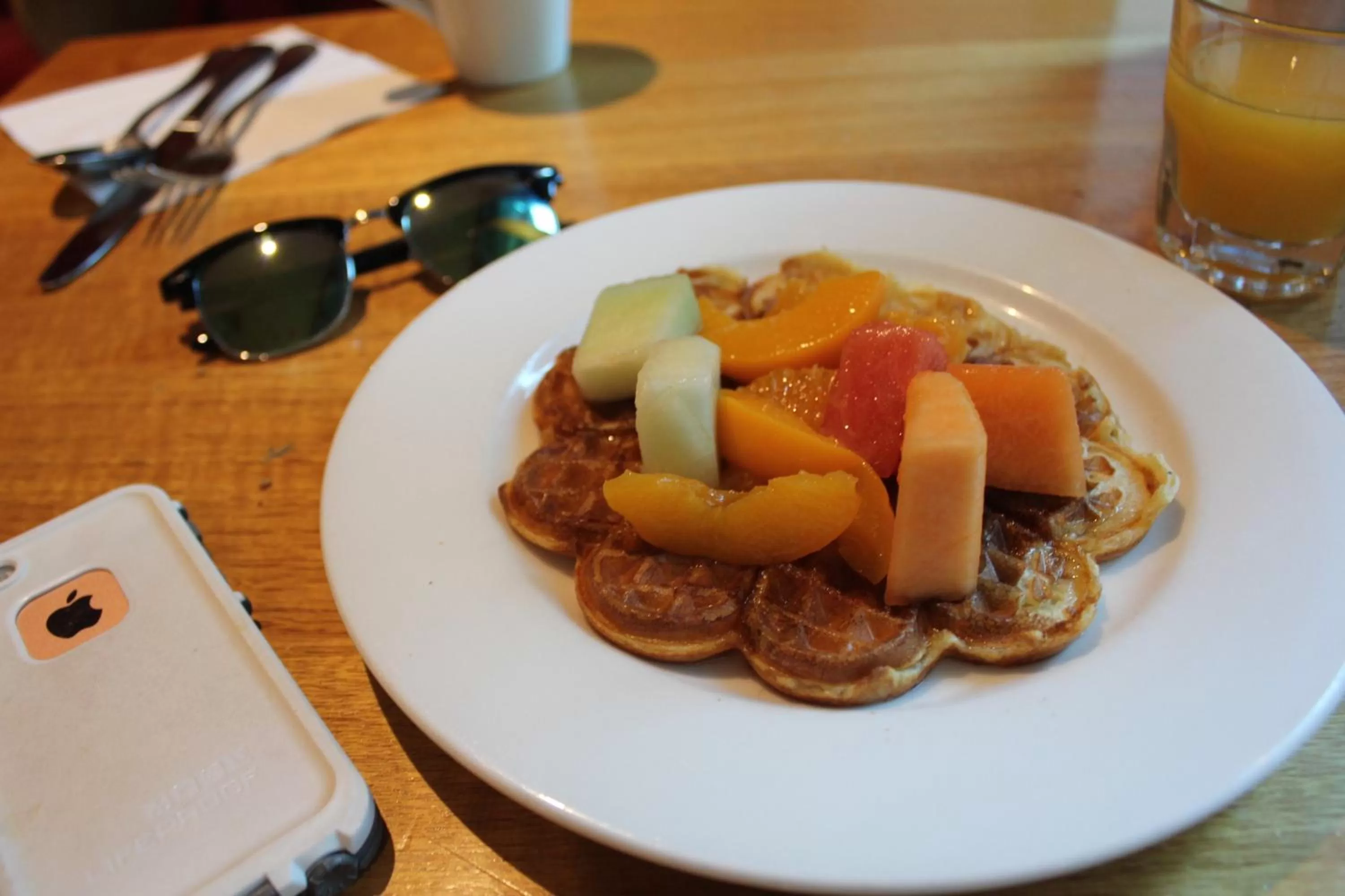 Food and drinks in YEHS Hotel Melbourne CBD