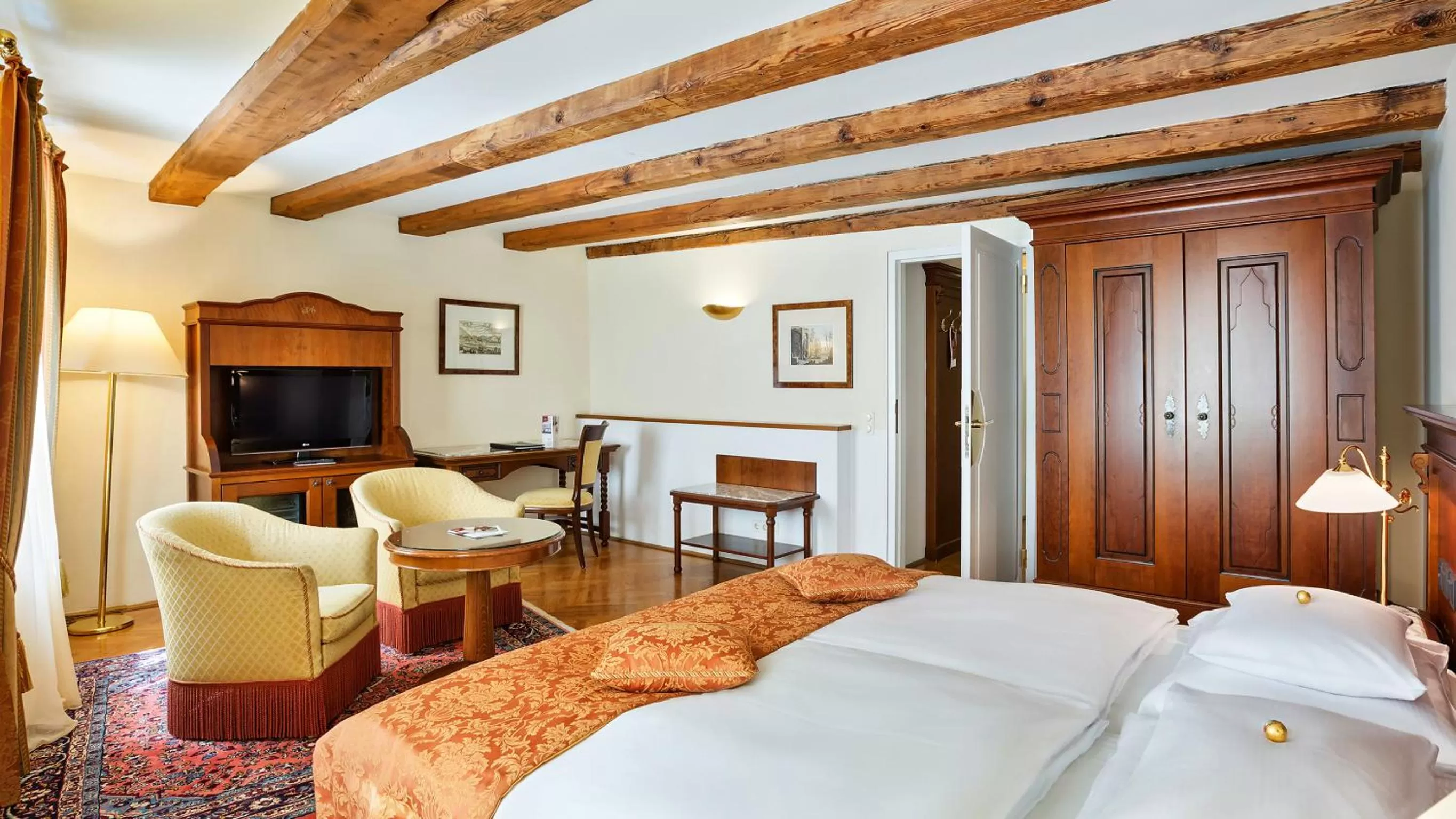 TV and multimedia, Bed in Radisson Blu Hotel Altstadt