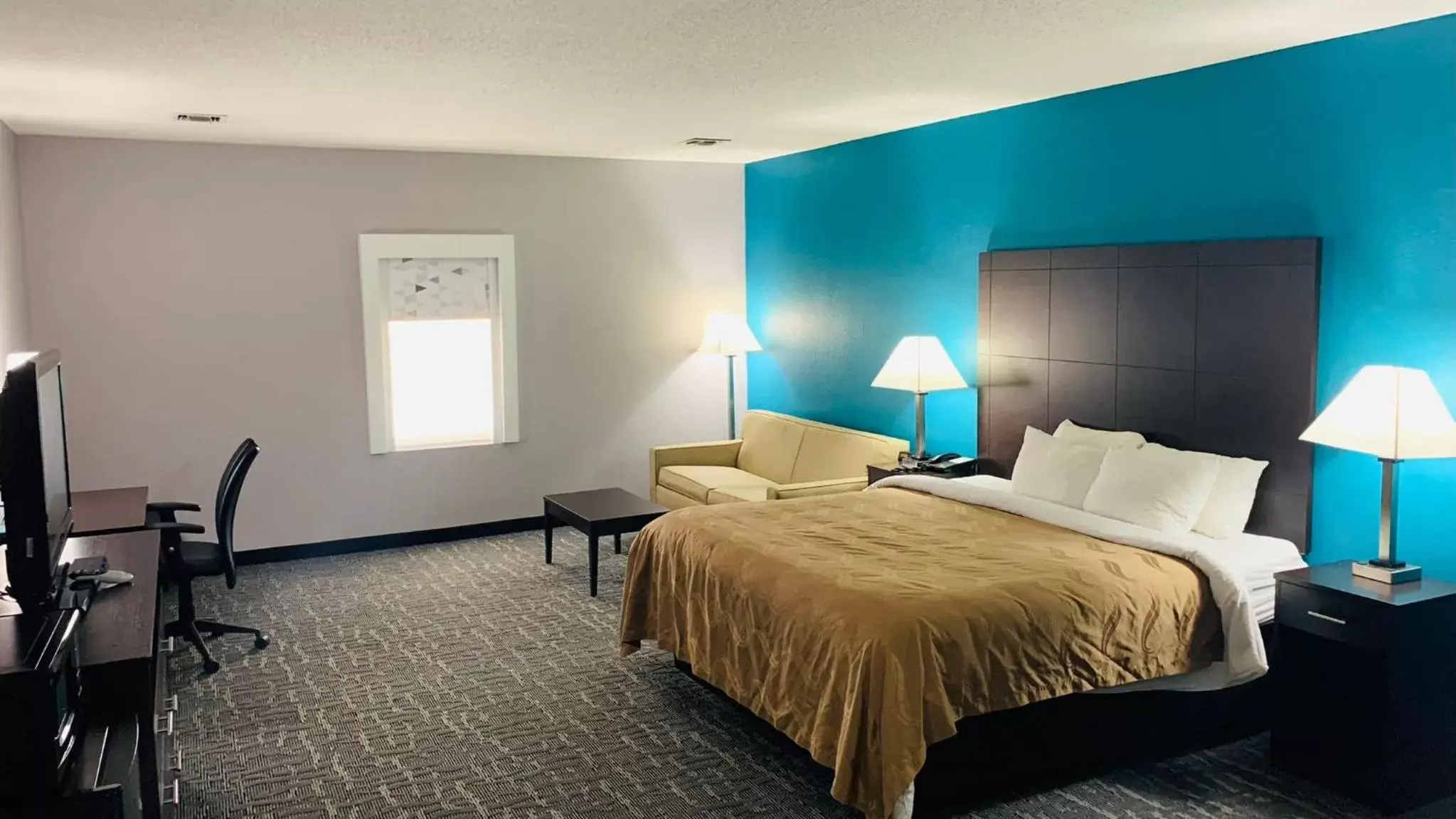 King Room - Accessible/Non-Smoking in Quality Inn & Suites Edgefield King Room - Accessible/Non-Smoking in Quality Inn & Suites Edgefield