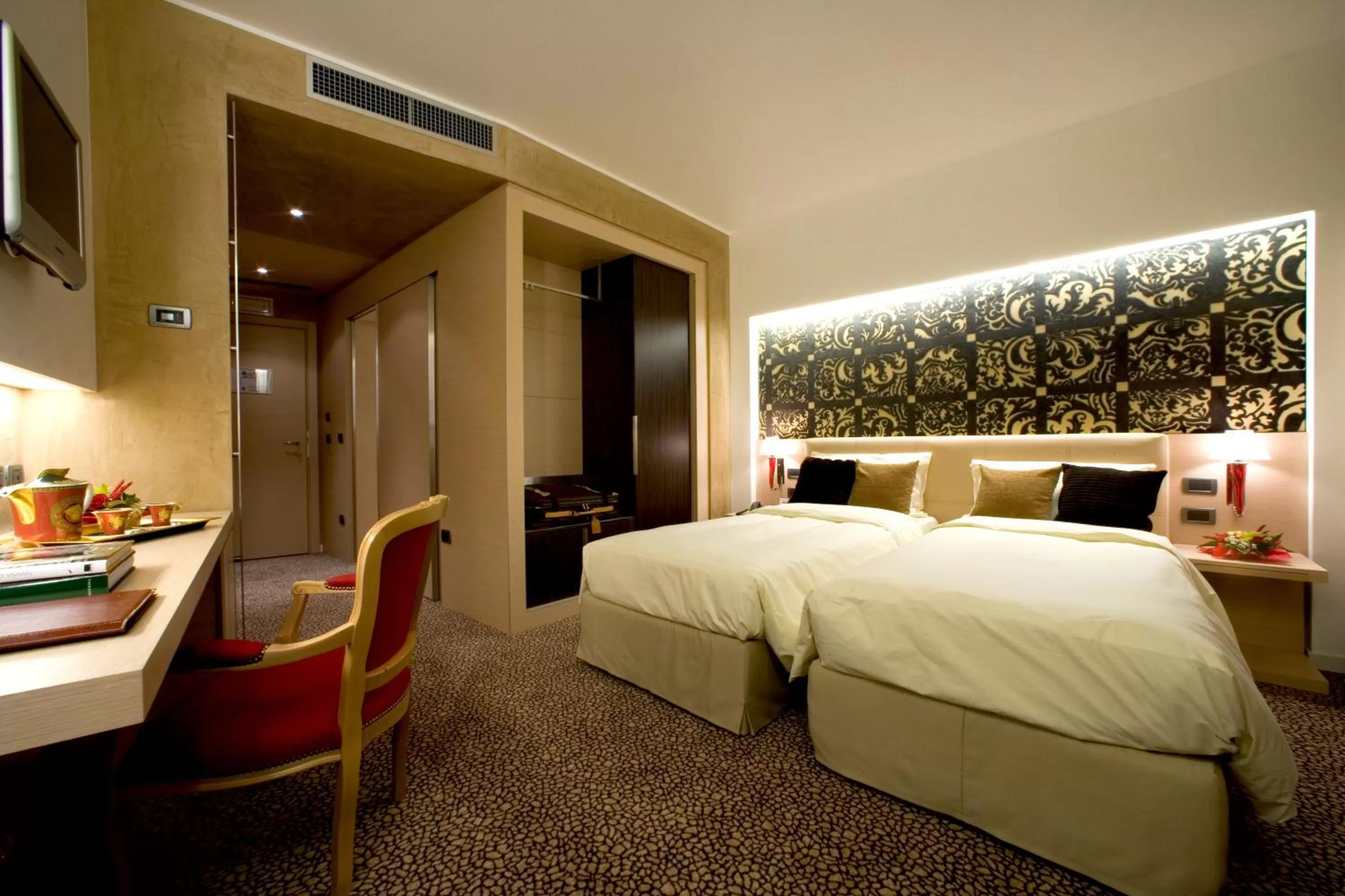 Bedroom, Bed in Antony Palace Hotel - Venice Airport