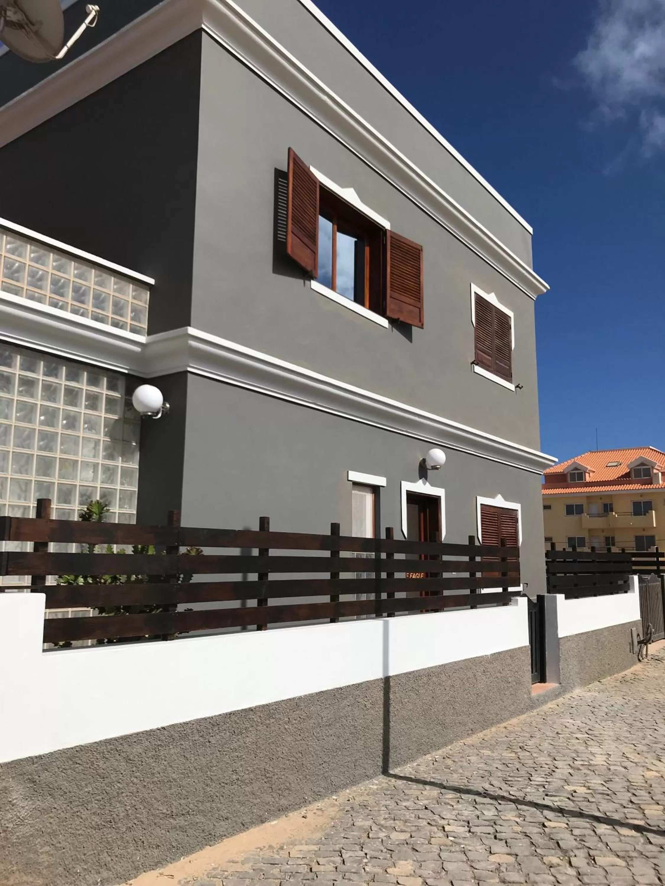 Facade/entrance in Blue Eagle Guesthouse - Casa de hospedes