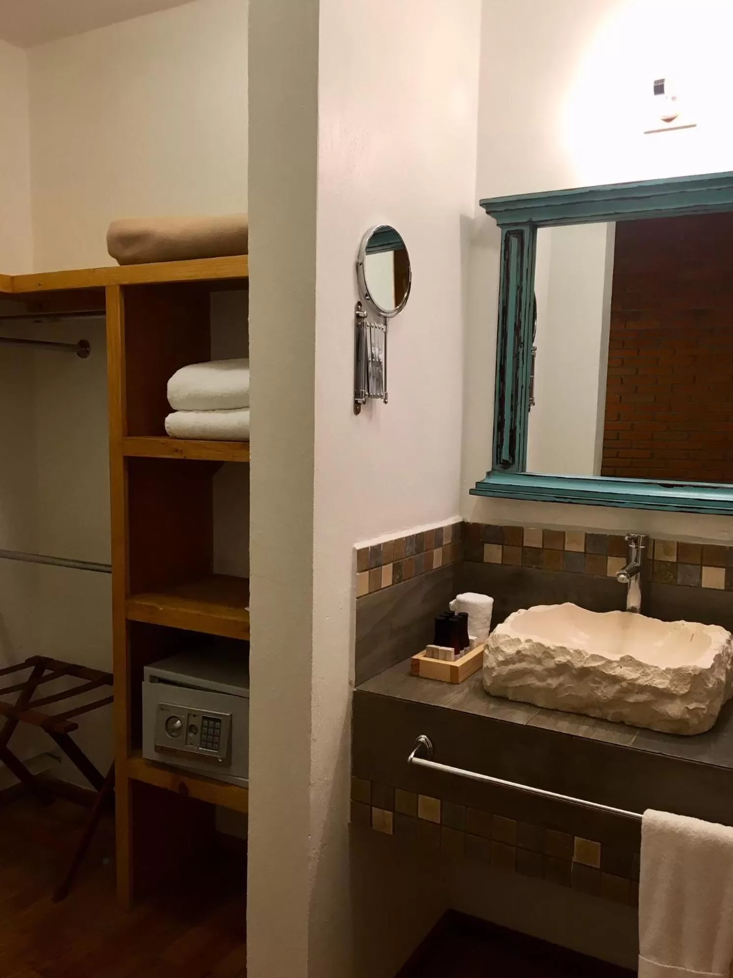 Bathroom, Bed in Hacienda Soltepec Suites Campo de Golf