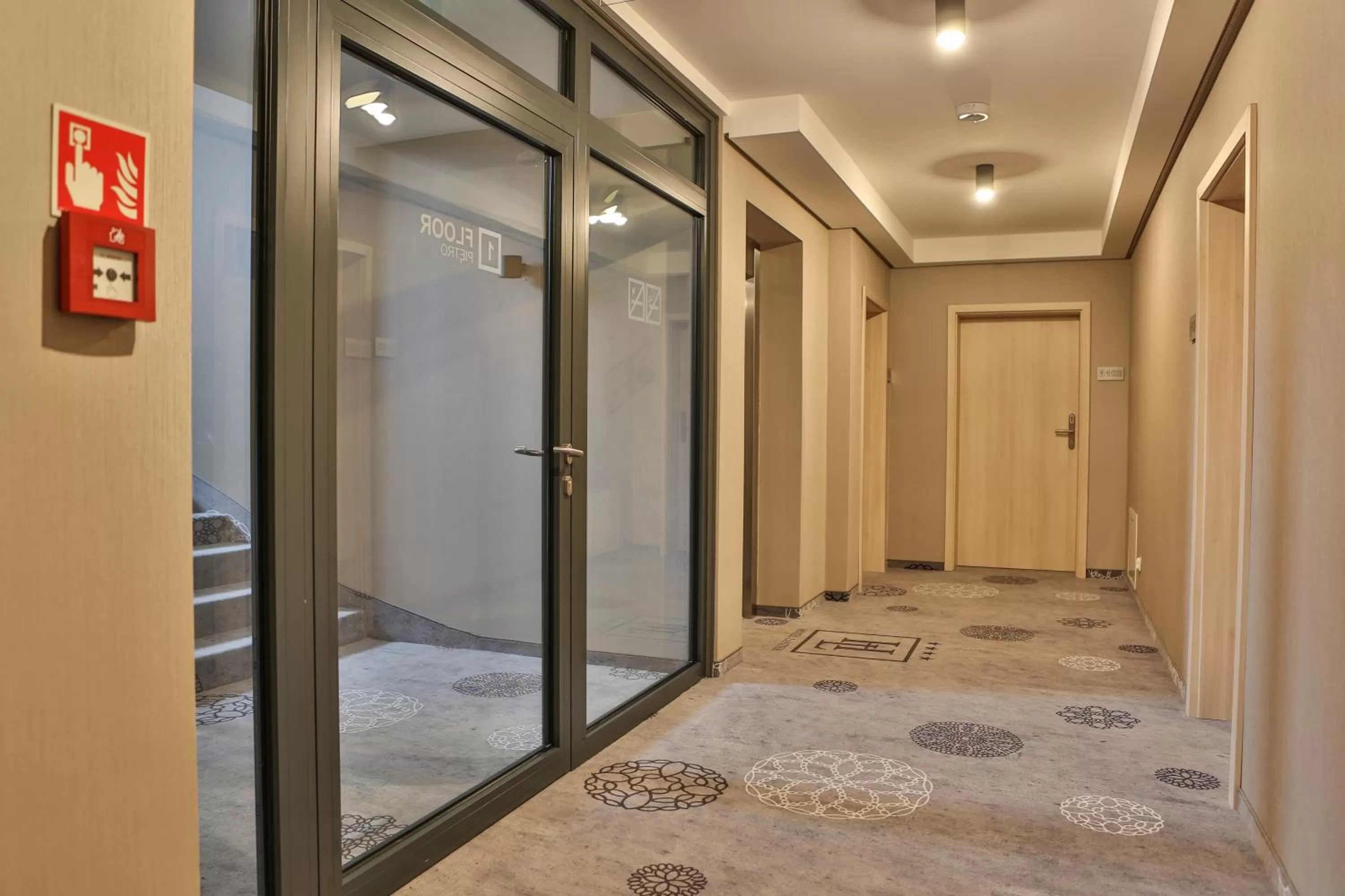 Area and facilities in Hotel Lantier & Swimming Pool Zone