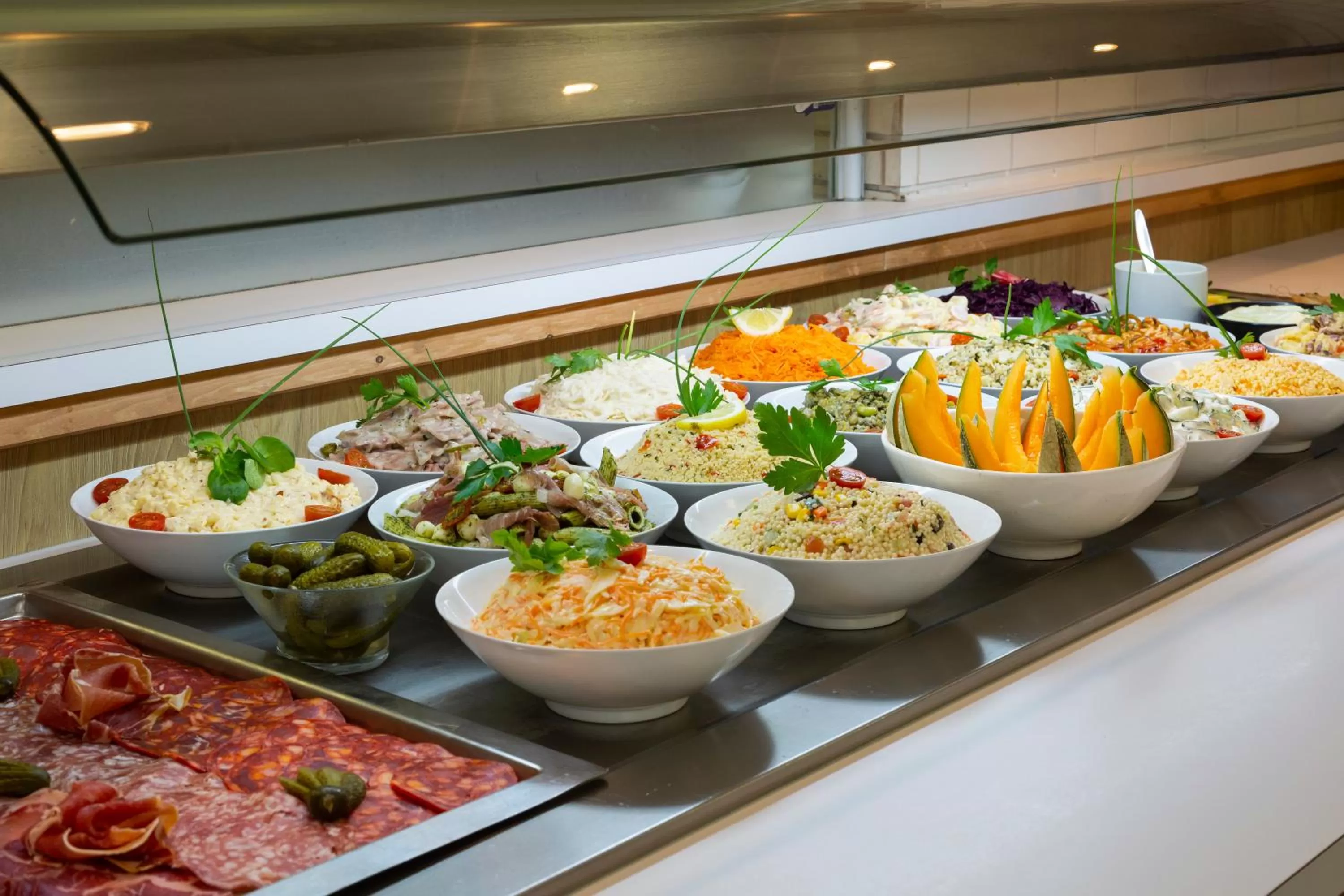 Food and drinks in Comfort Hotel Aeroport Lyon St Exupery