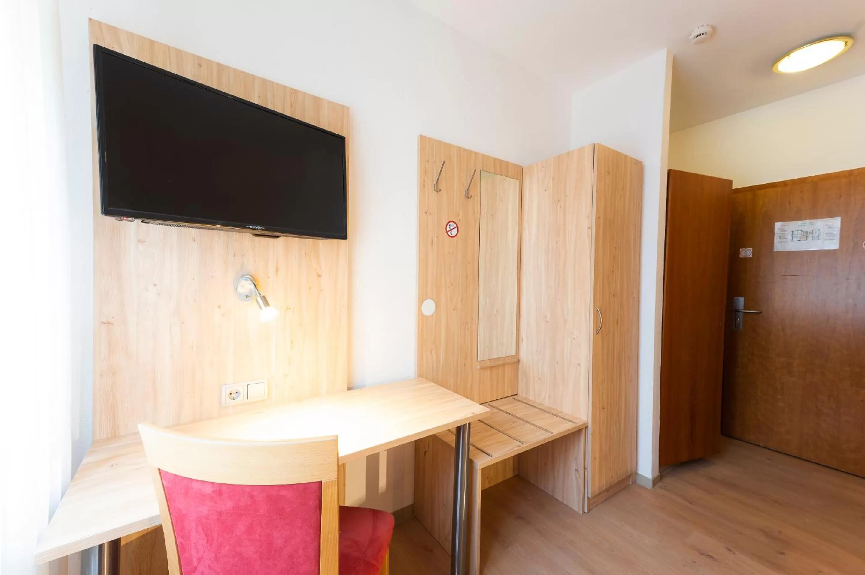 TV and multimedia in Hotel Astoria am Urachplatz