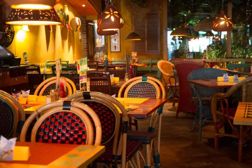 Restaurant/places to eat in Hotel California