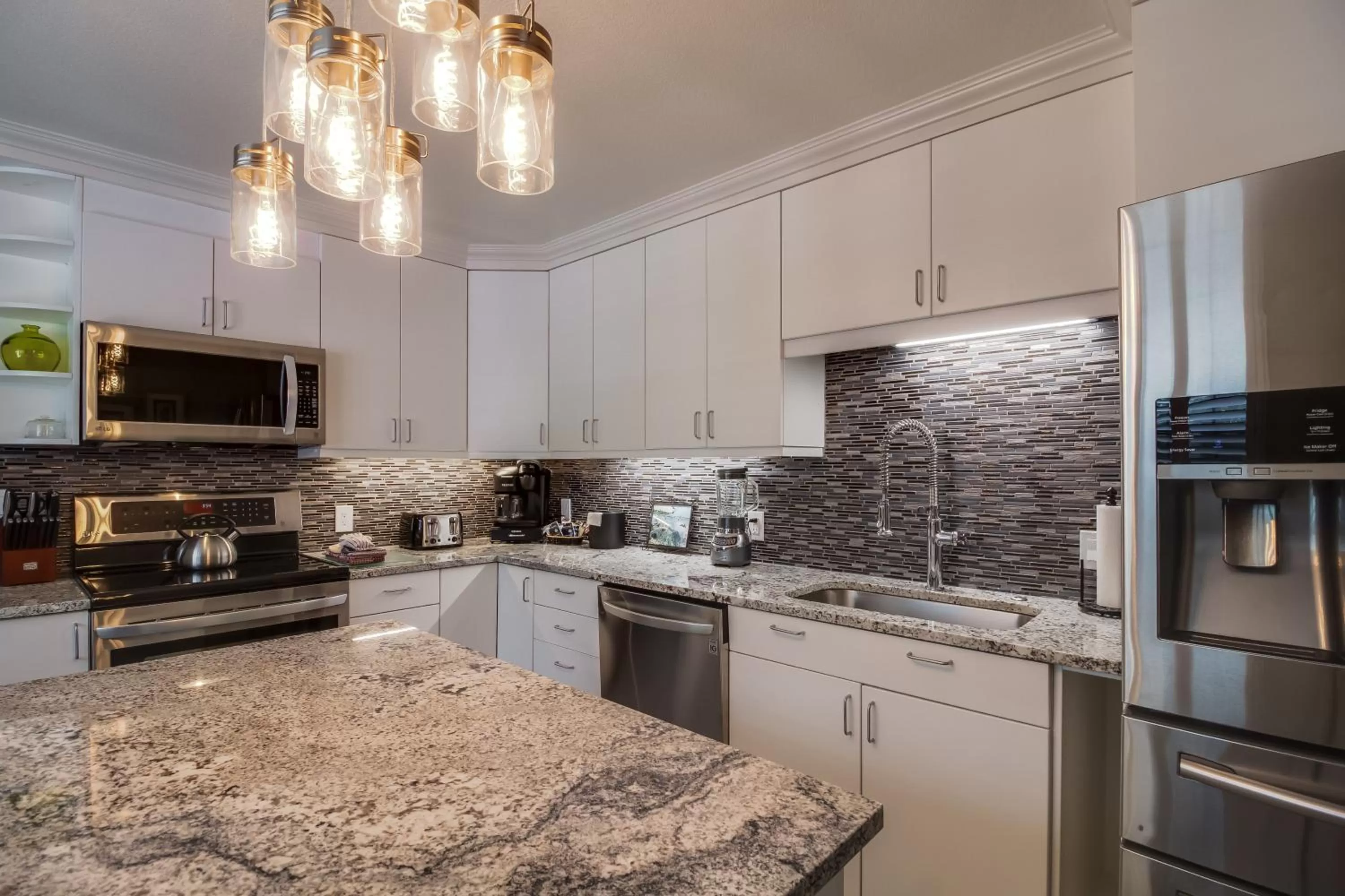 Twin Peaks Lodge & Hot Springs