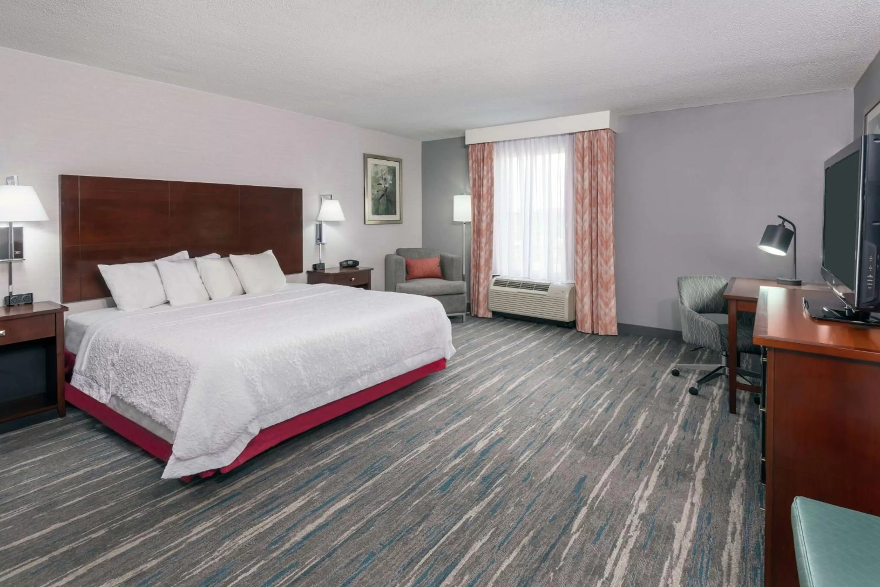 Bedroom, Bed in Hampton Inn & Suites Orlando Airport at Gateway Village
