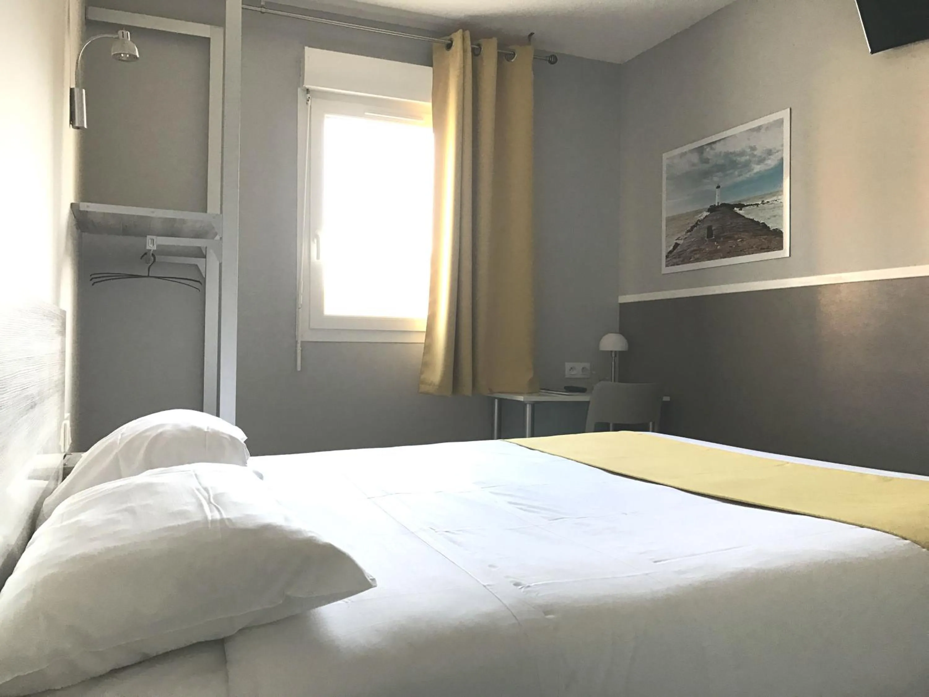 Photo of the whole room, Bed in Hotel Grand Cap Rooftop Pool