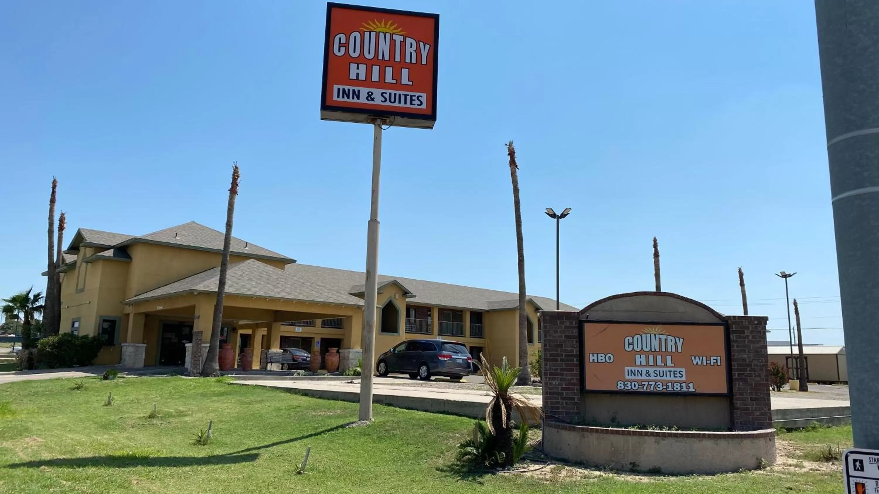 Property building in Country Hill Inn & Suite Eagle Pass