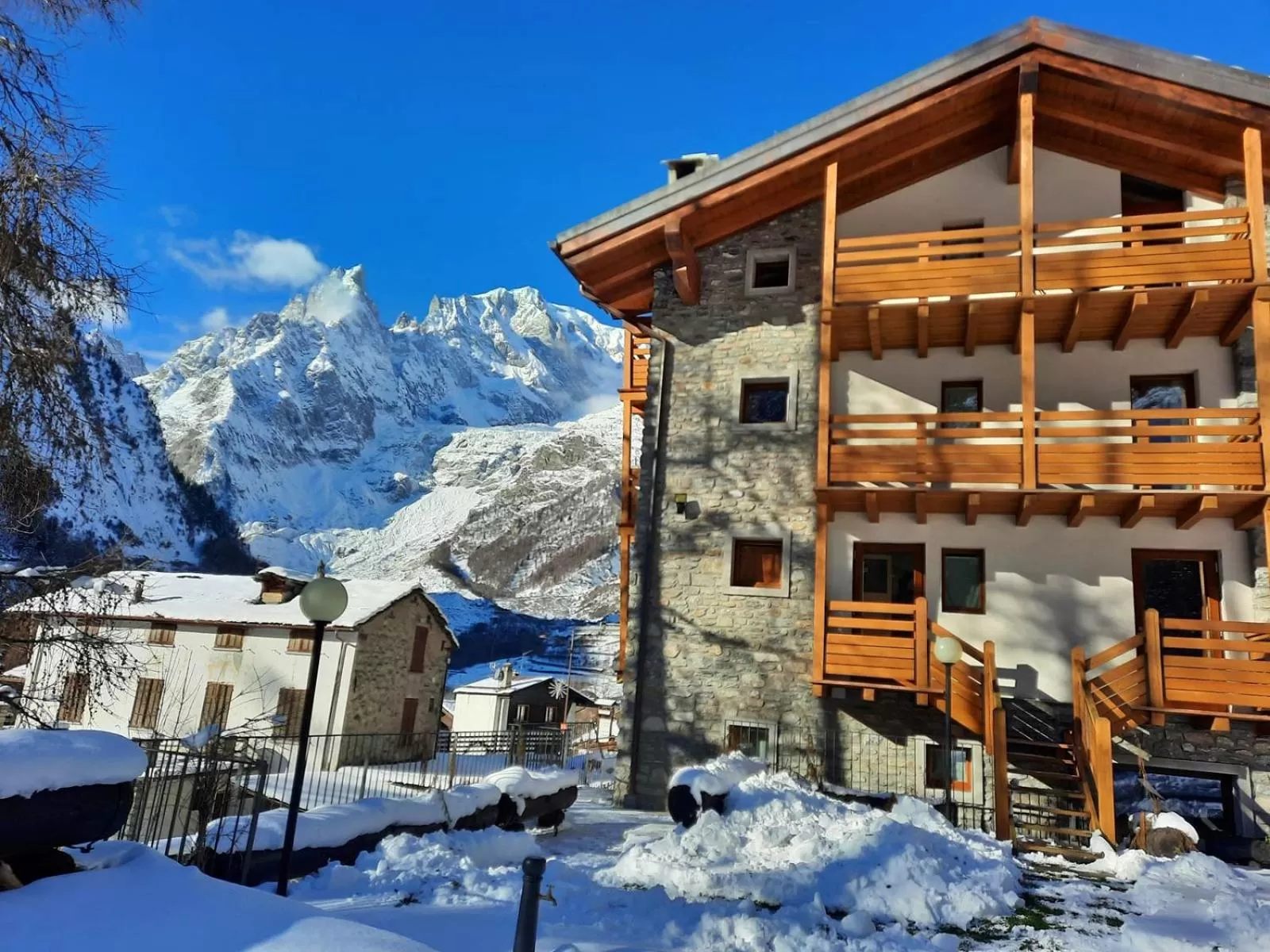 Property building in Hotel Aigle