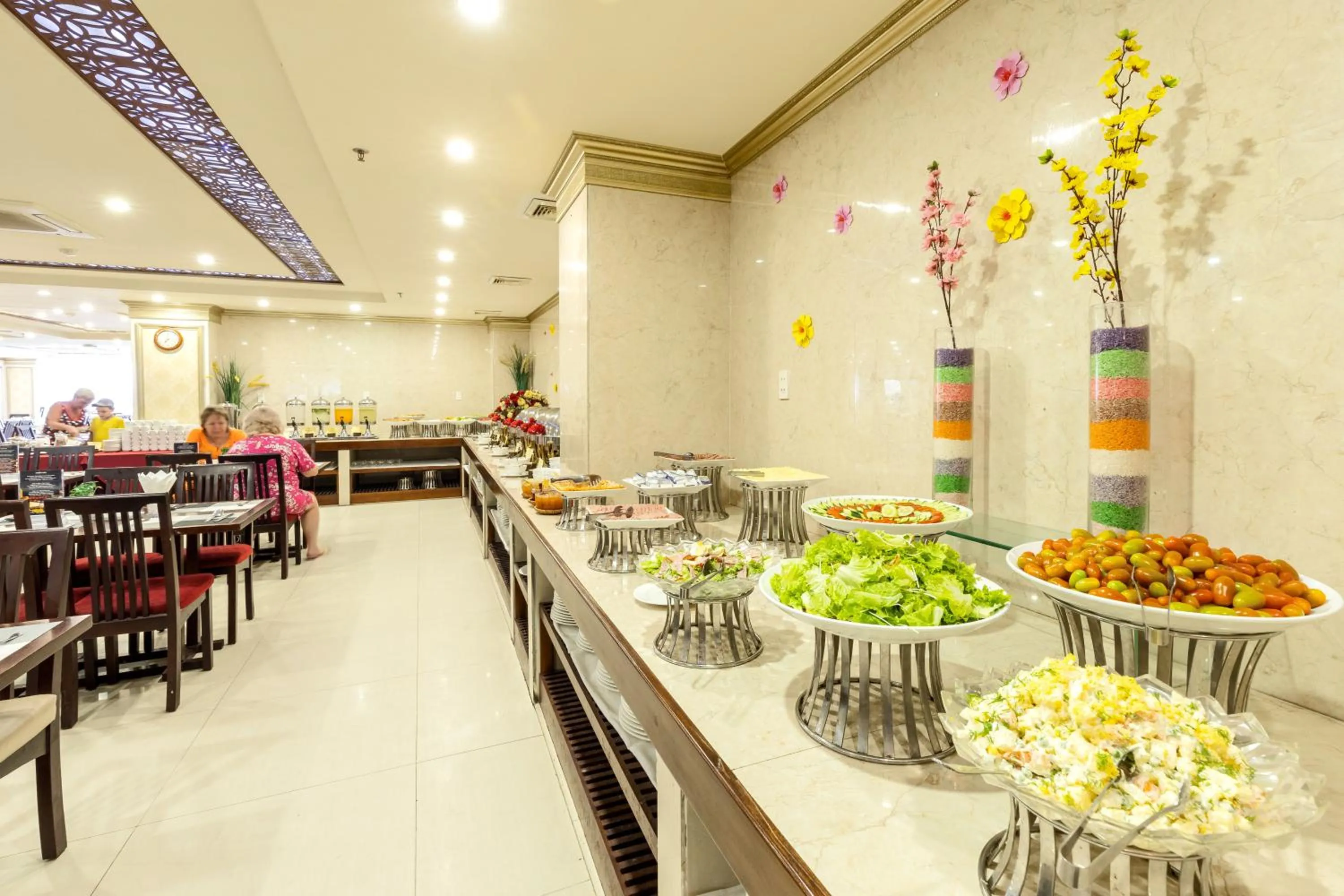 Restaurant/places to eat in Paris Luxury Hotel & Apartment Nha Trang