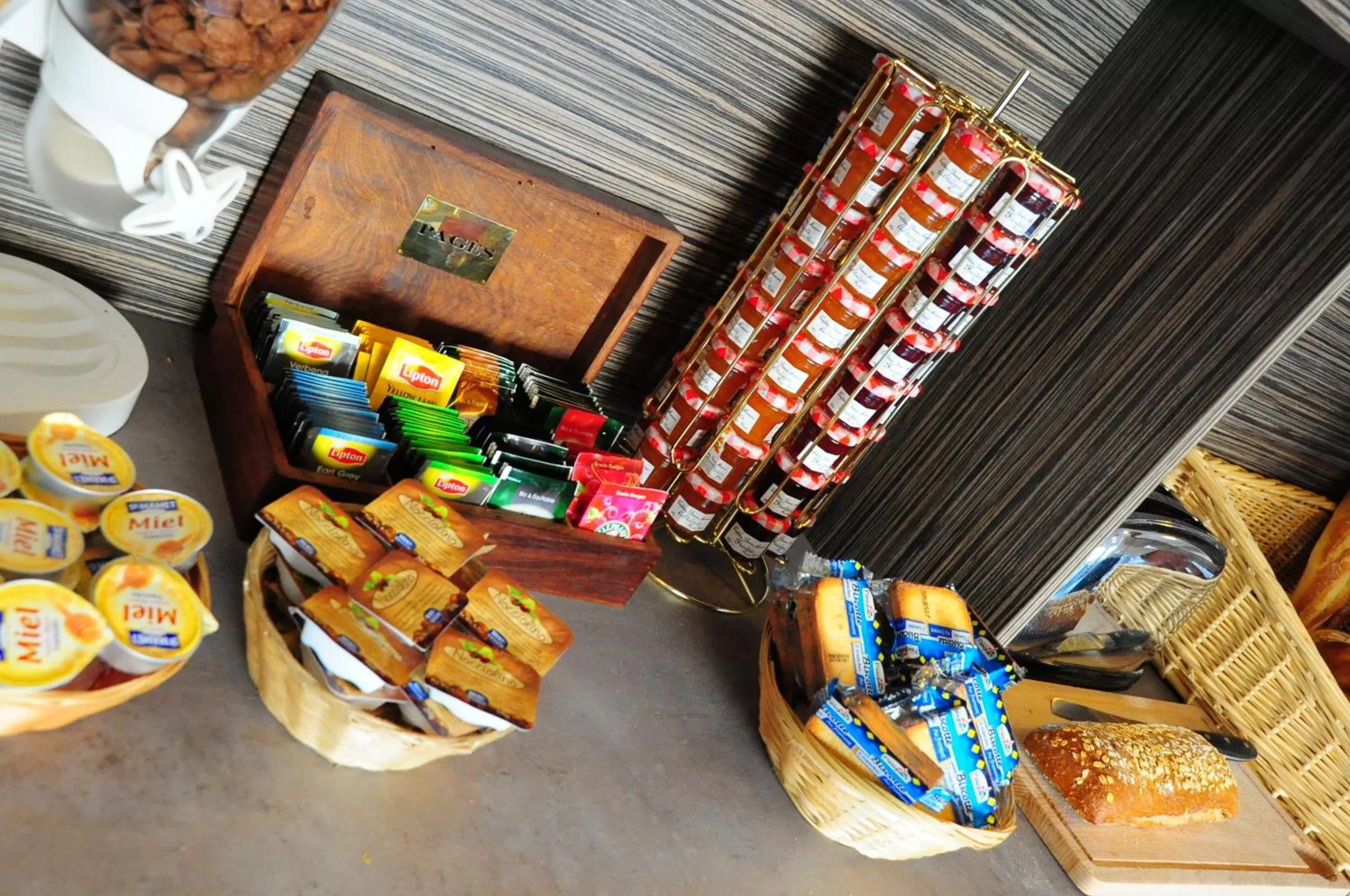 Food and drinks in EastLodge Lyon Est Eurexpo