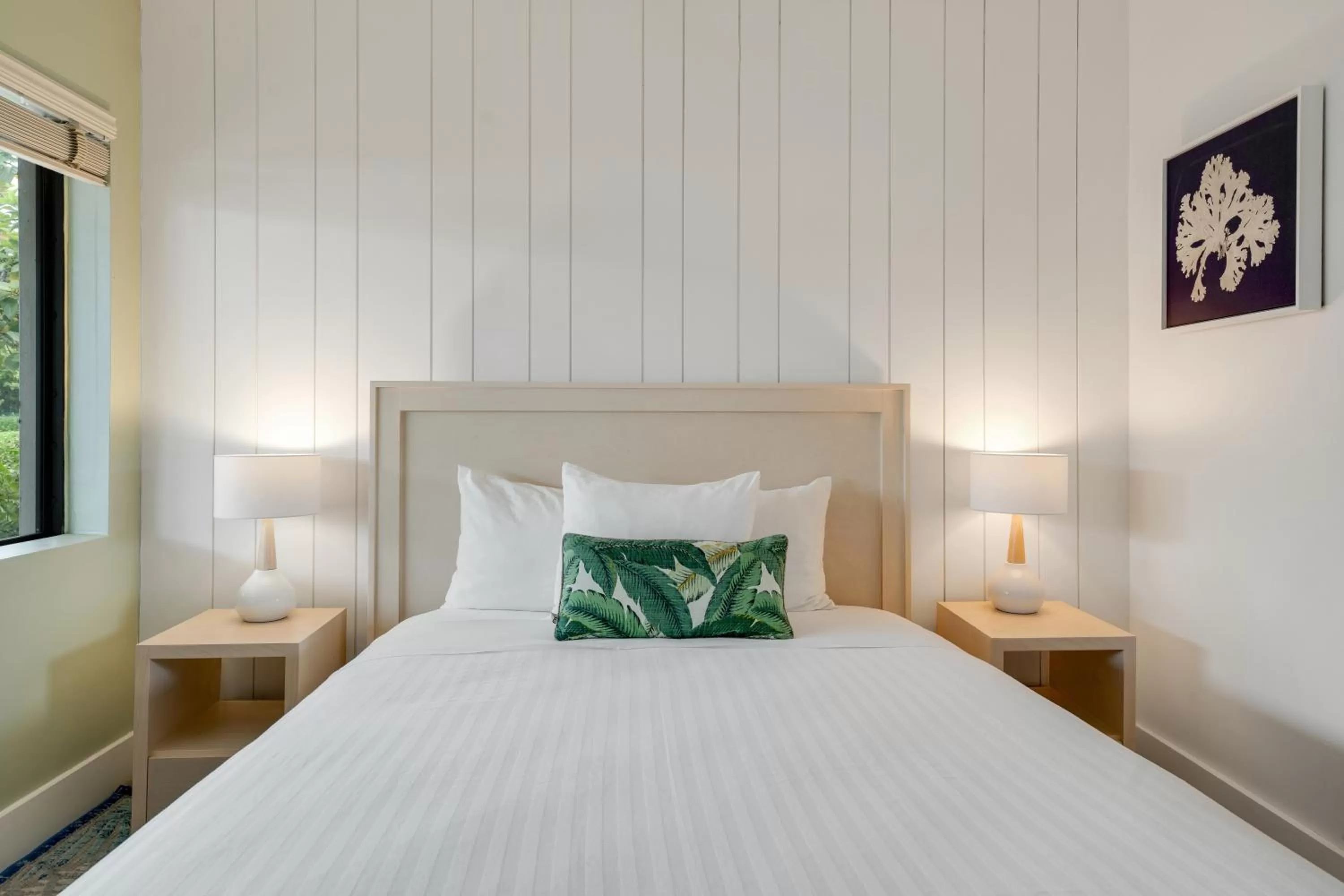 Bathroom, Bed in Hadley Resort and Marina