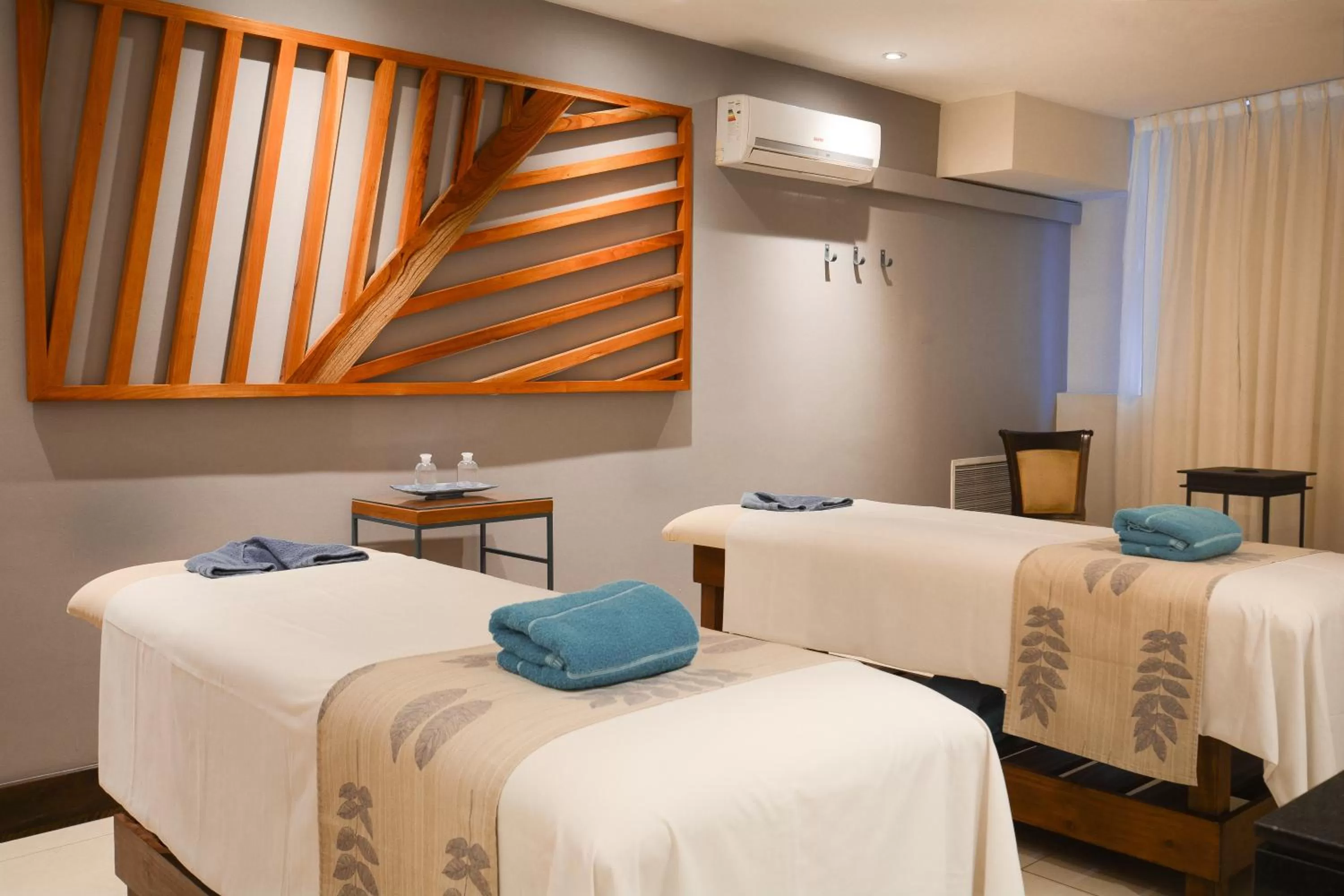 Property building, Bed in DiplomaticHotel