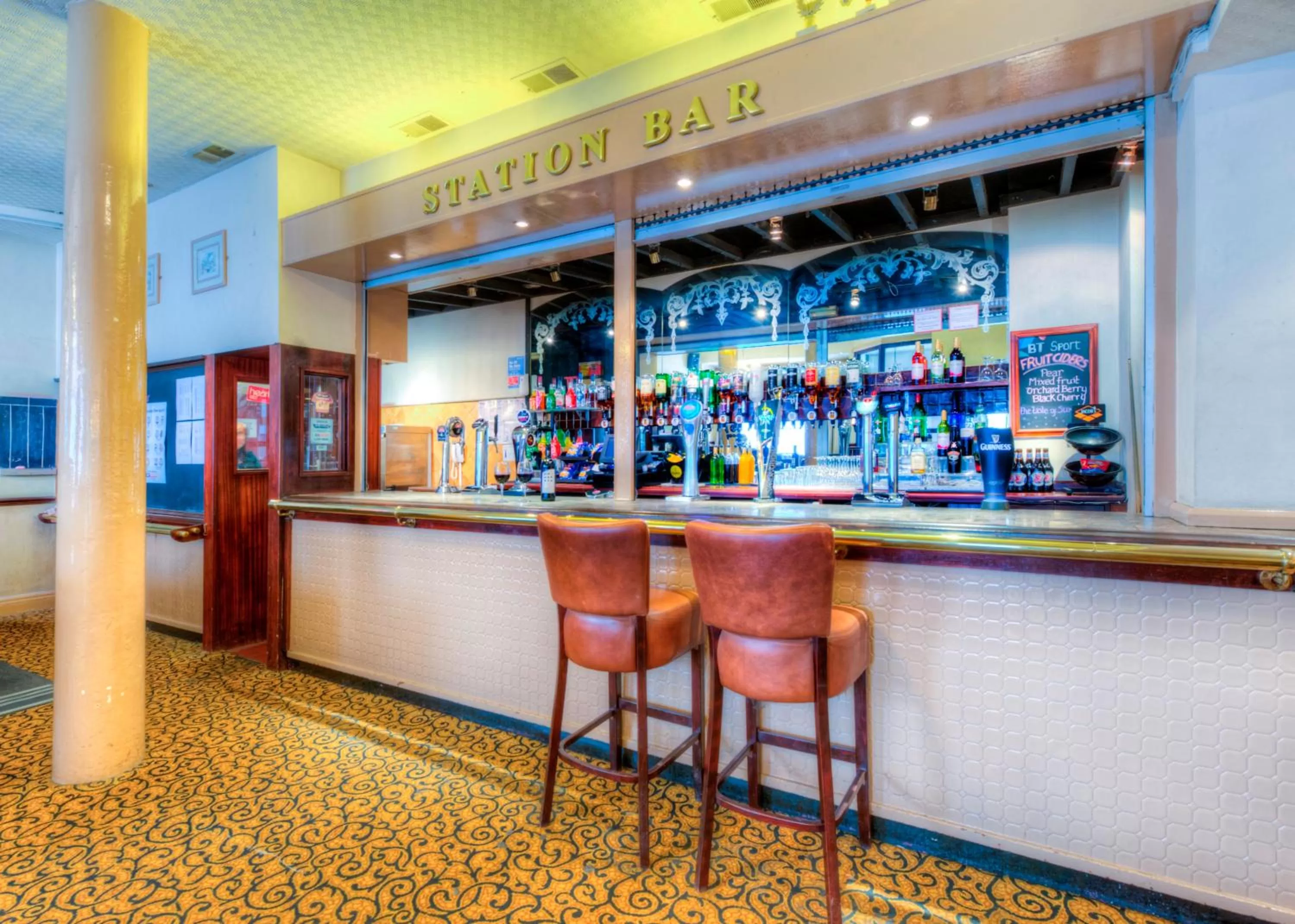 Lounge or bar in Comfort Inn Birmingham