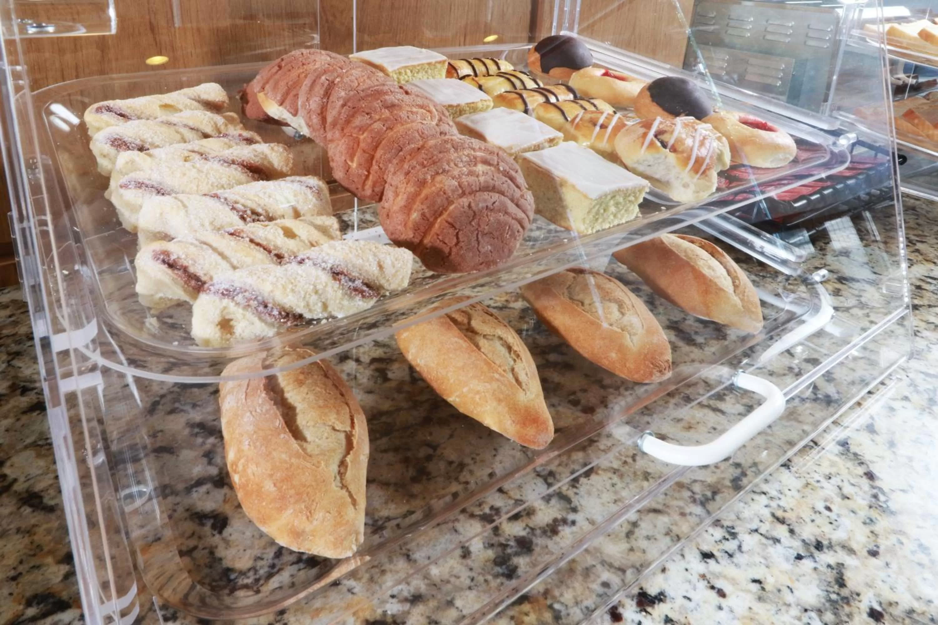 Restaurant/places to eat in Staybridge Suites Guadalajara Expo by IHG