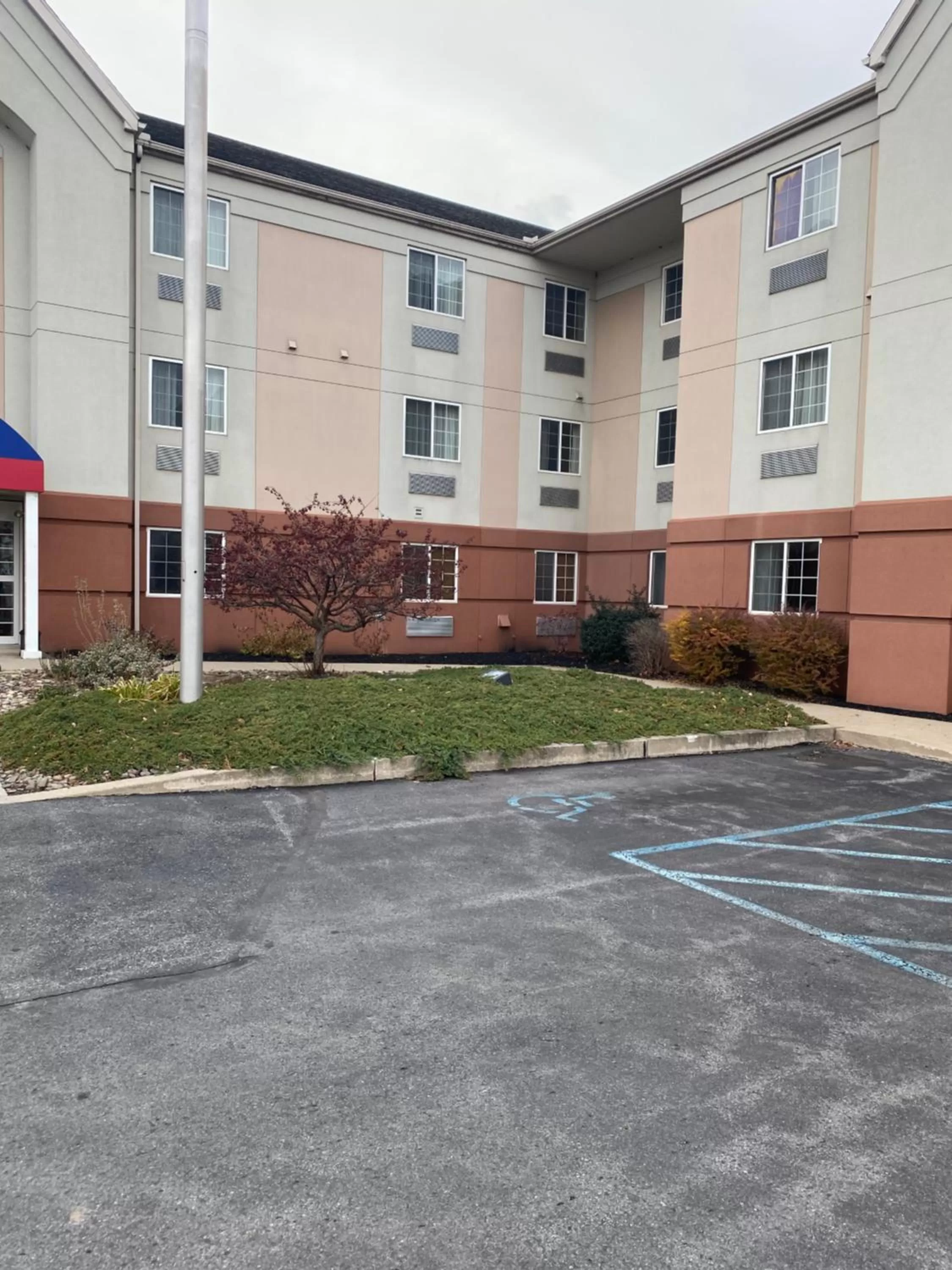 Property building in Candlewood Williamsport by IHG