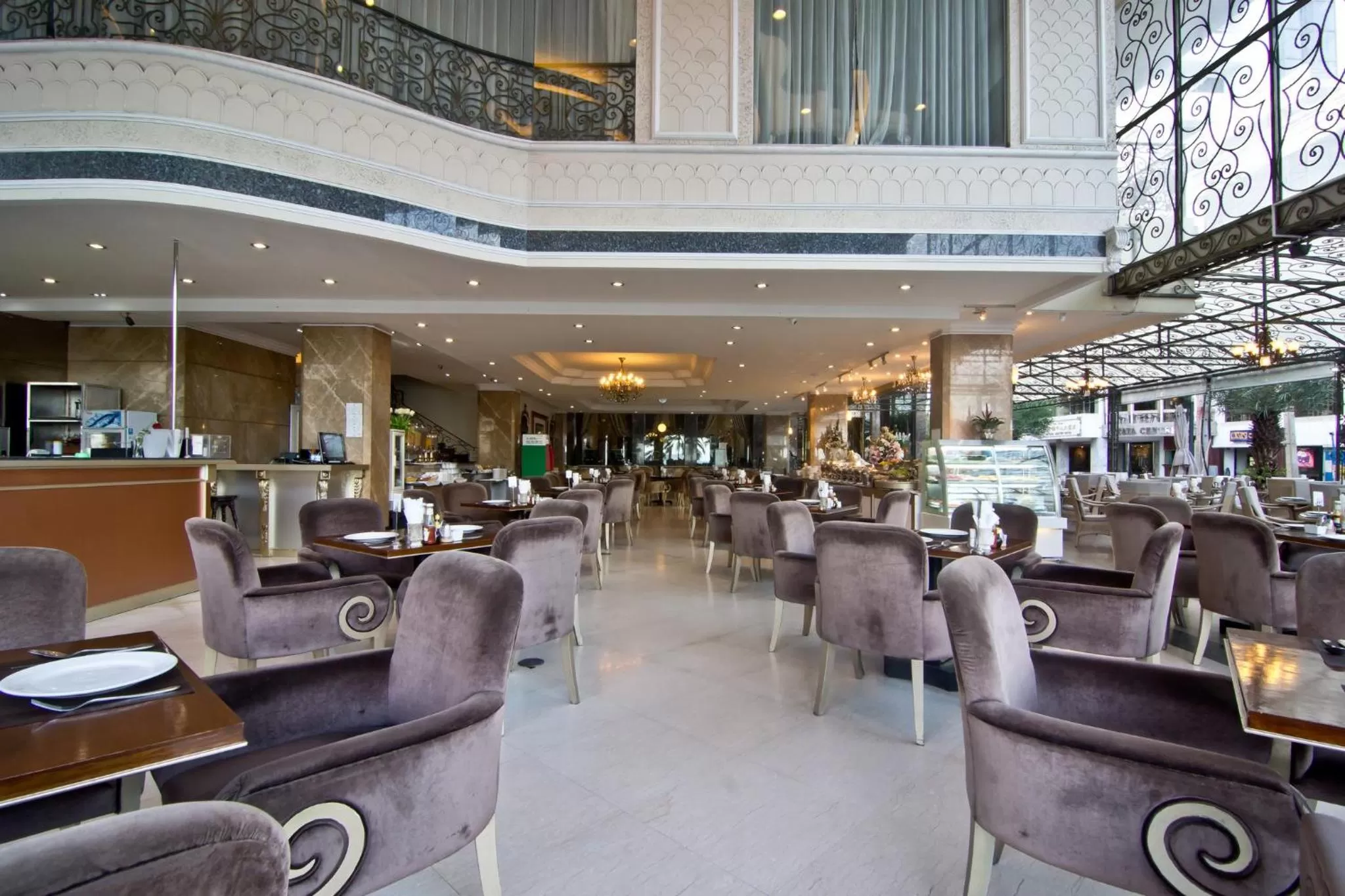 Restaurant/places to eat in LK The Empress