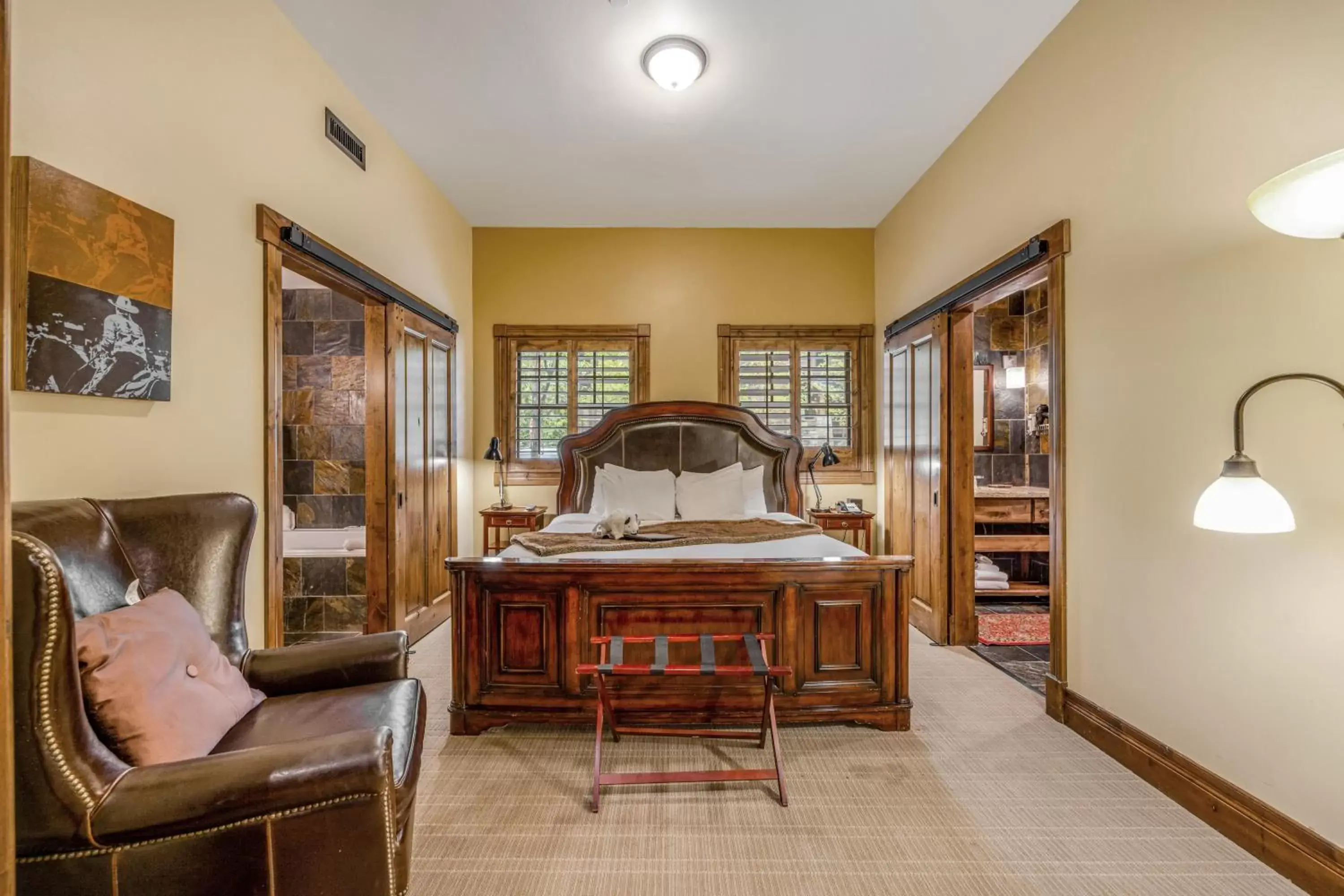 Superior King Suite in The White Buffalo Club Superior King Suite in The White Buffalo Club