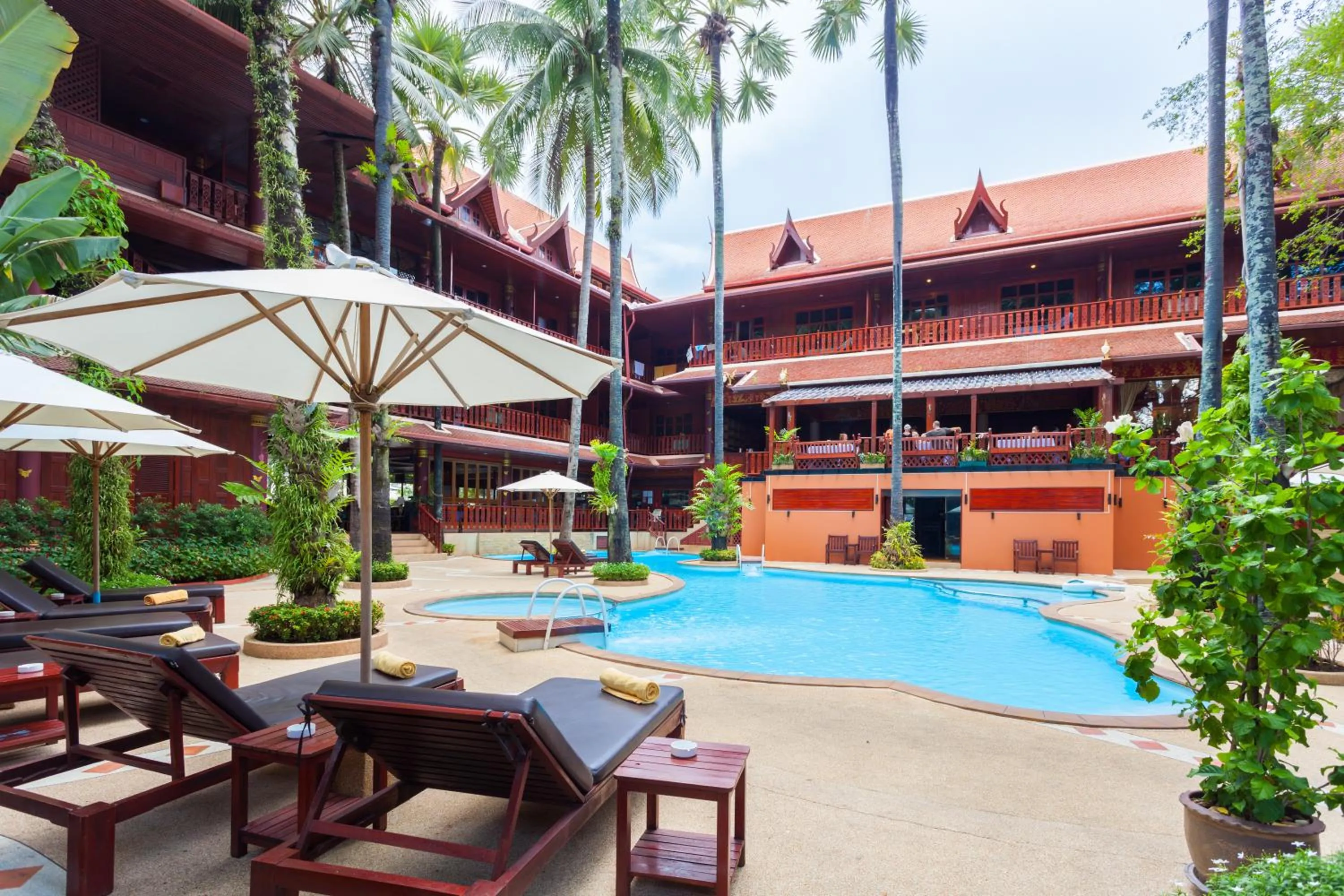 Facade/entrance in Royal Phawadee Village Patong - 2 Minutes walk to the beach